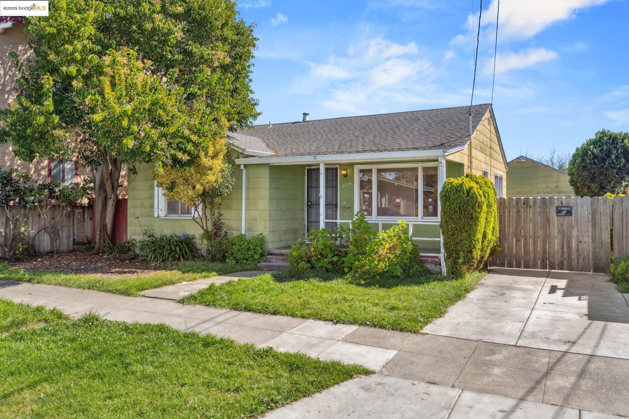 2370 Lowell Ave