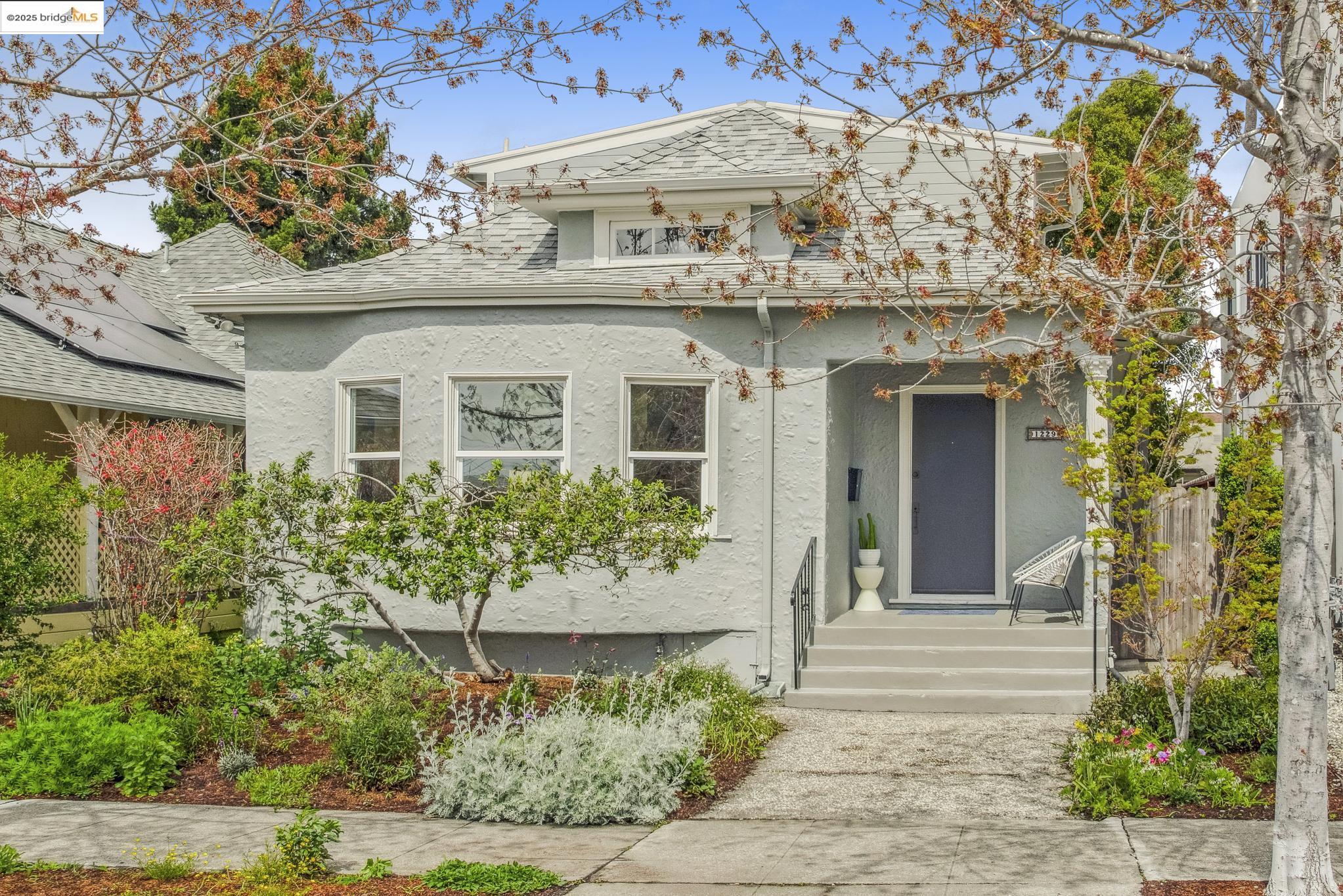 1229 Russell St