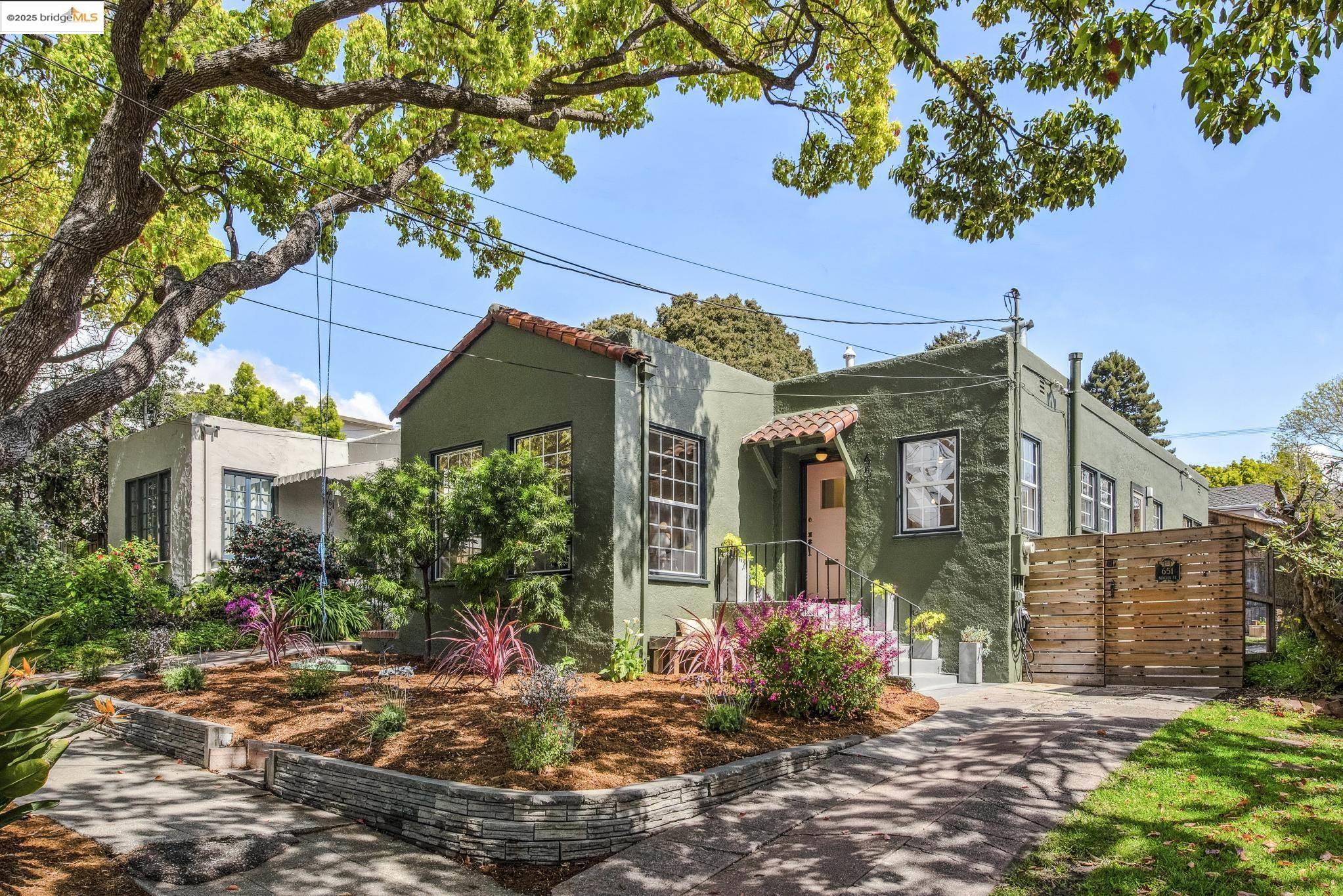 651 Neilson St