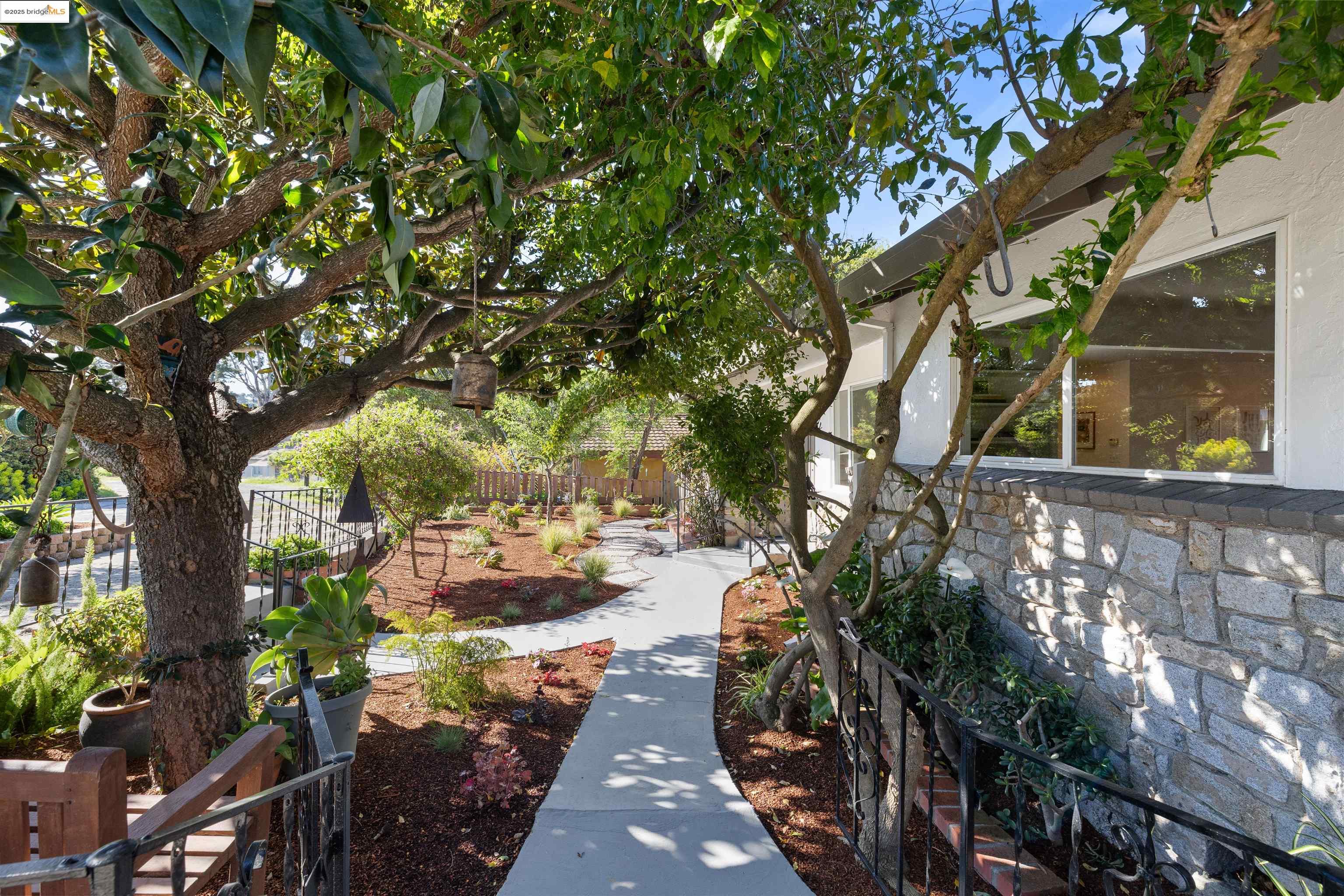 887 N Rancho Rd