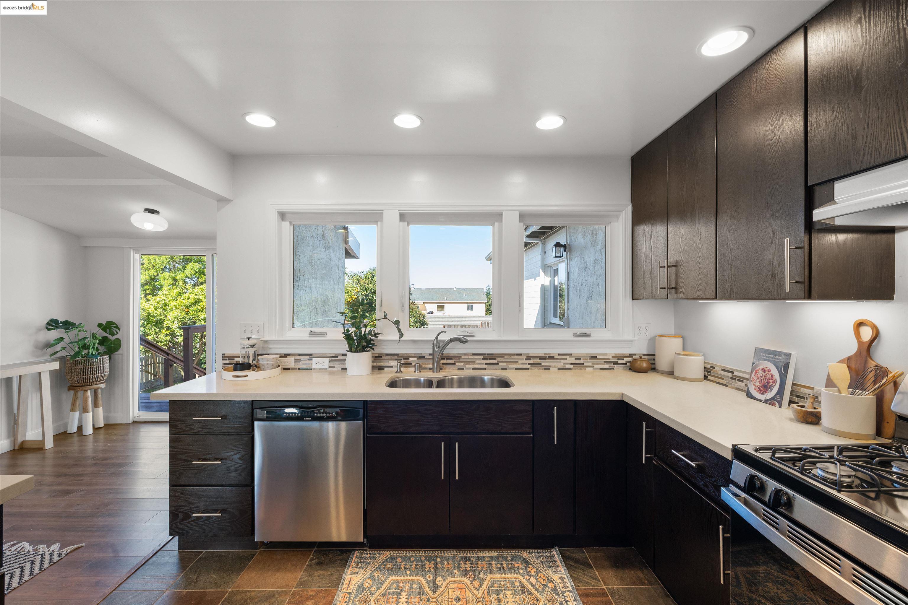 887 N Rancho Rd