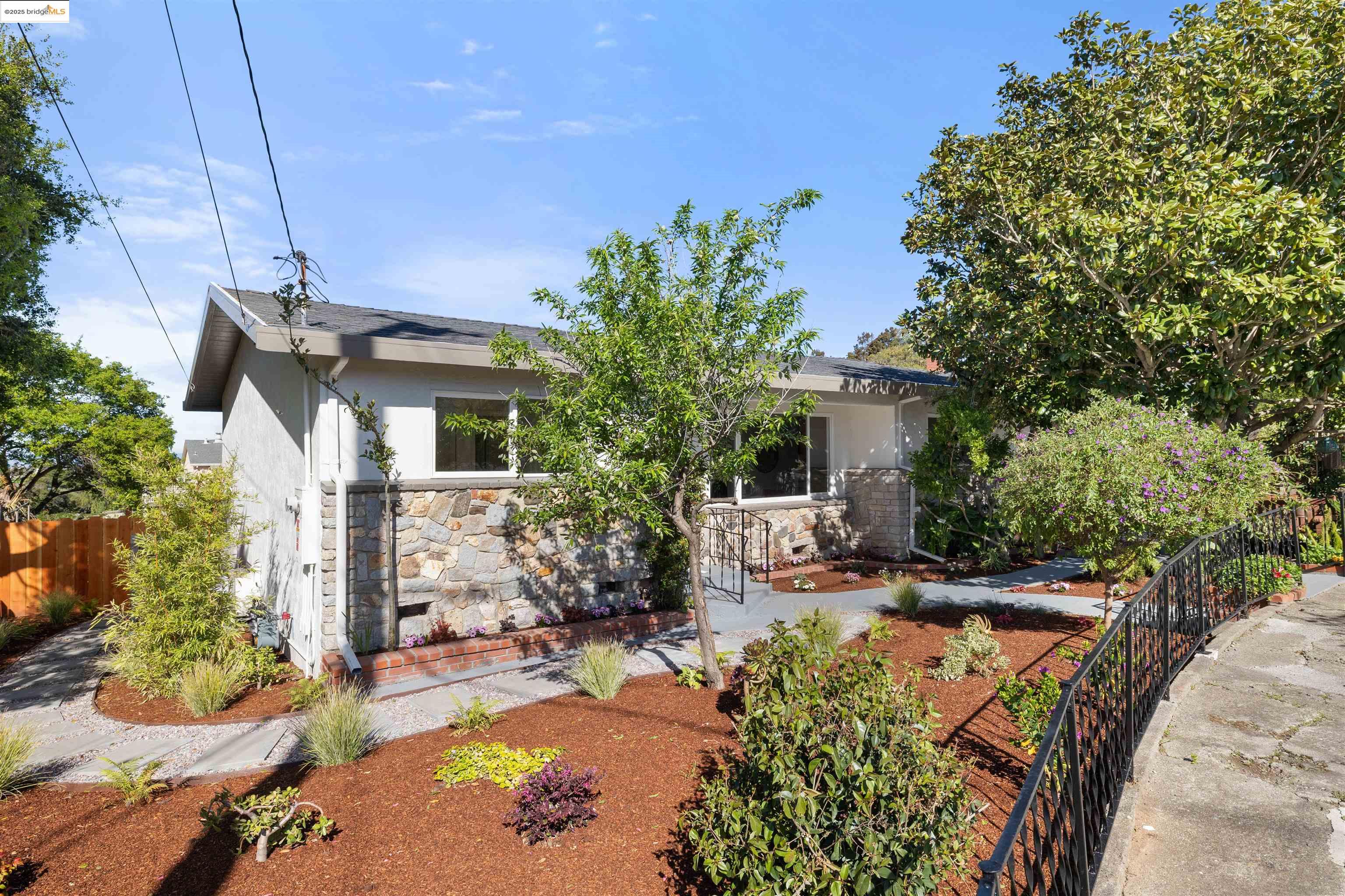 887 N Rancho Rd