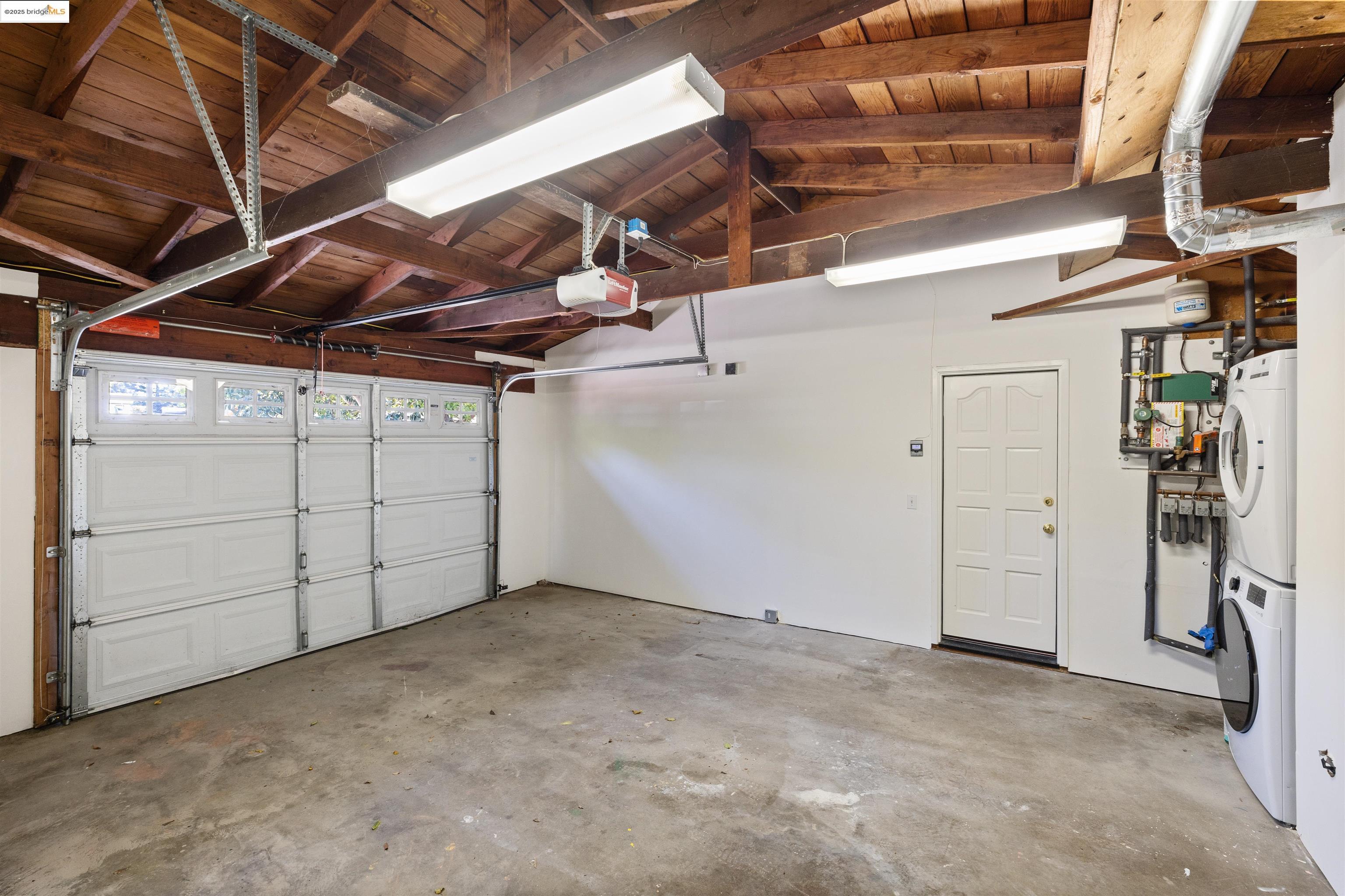 887 N Rancho Rd