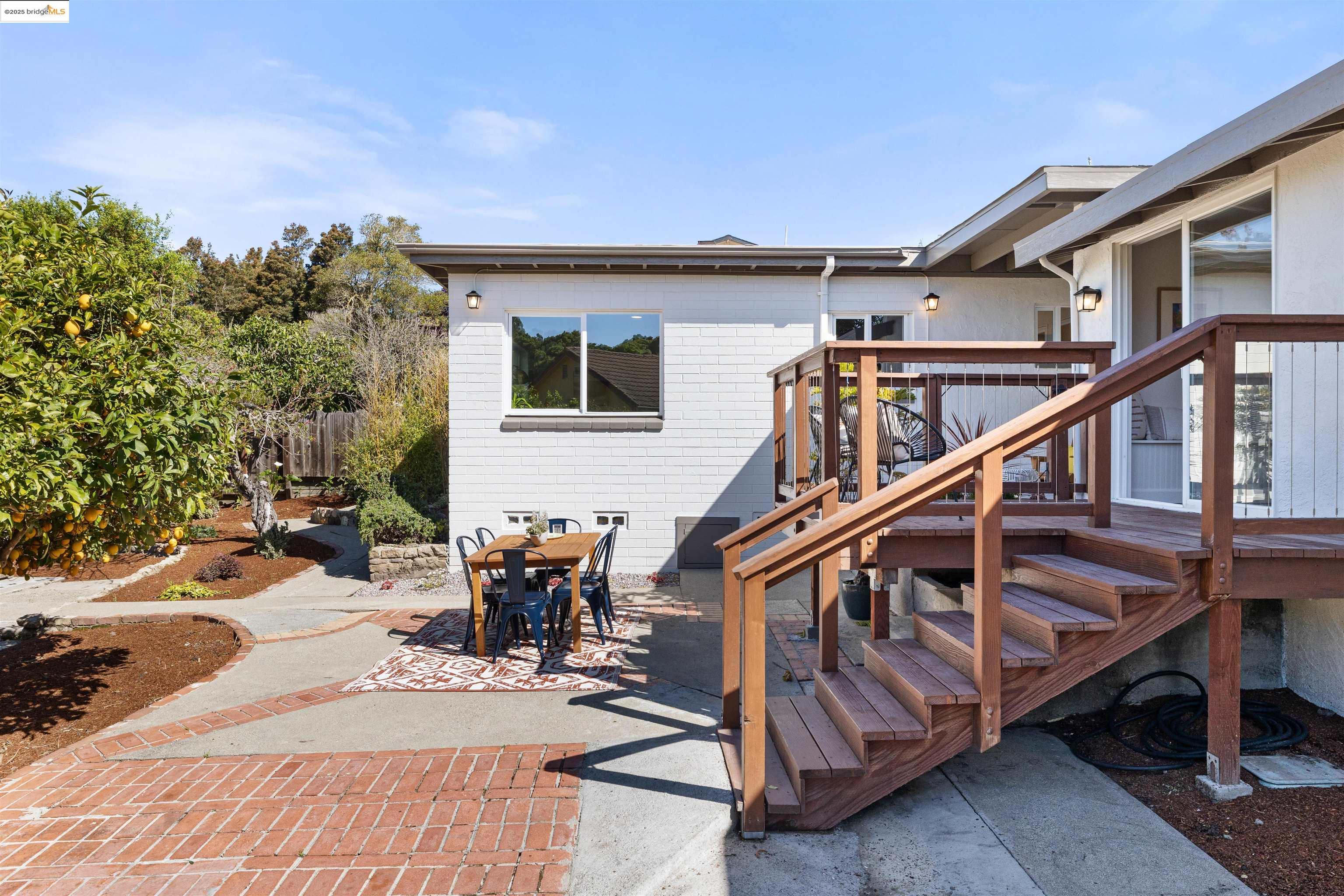 887 N Rancho Rd