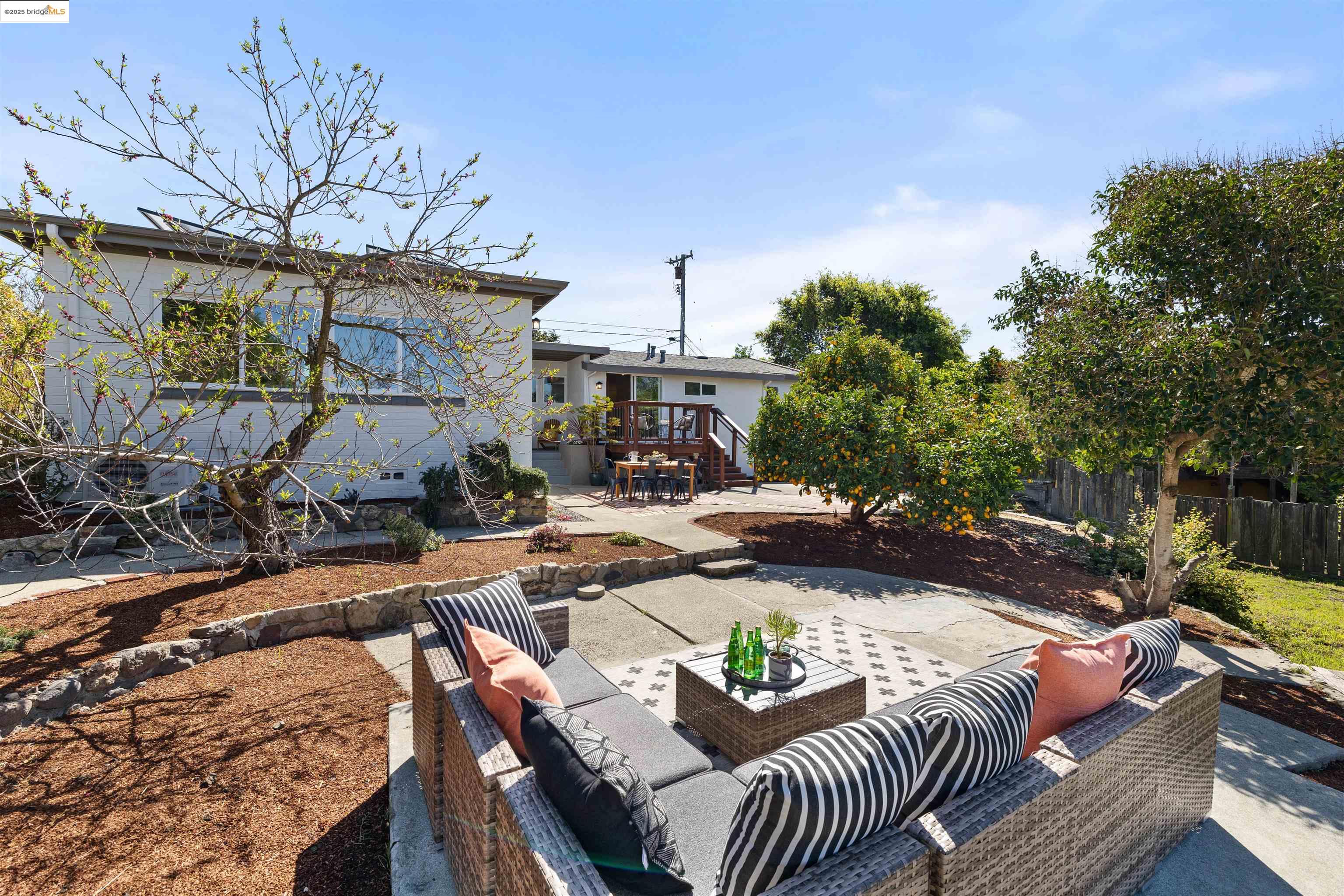 887 N Rancho Rd