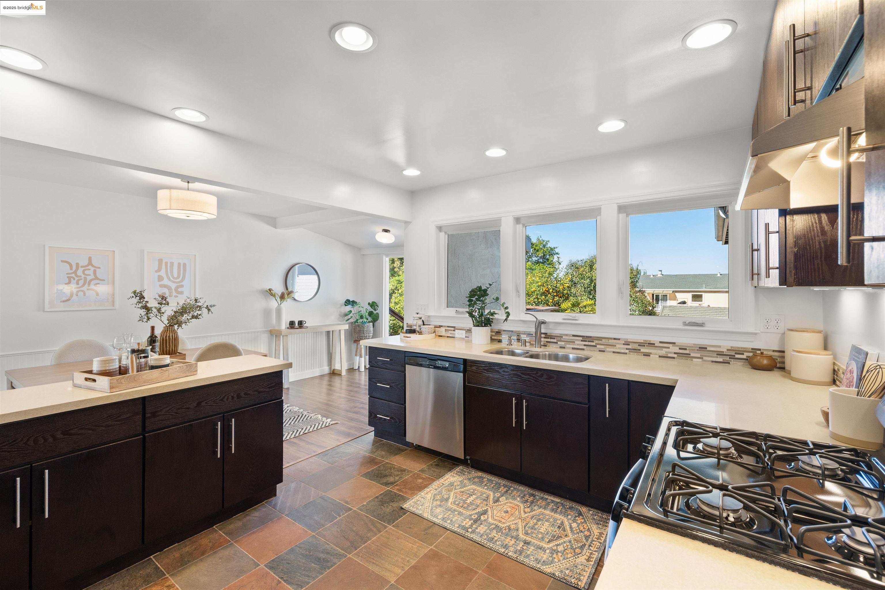 887 N Rancho Rd