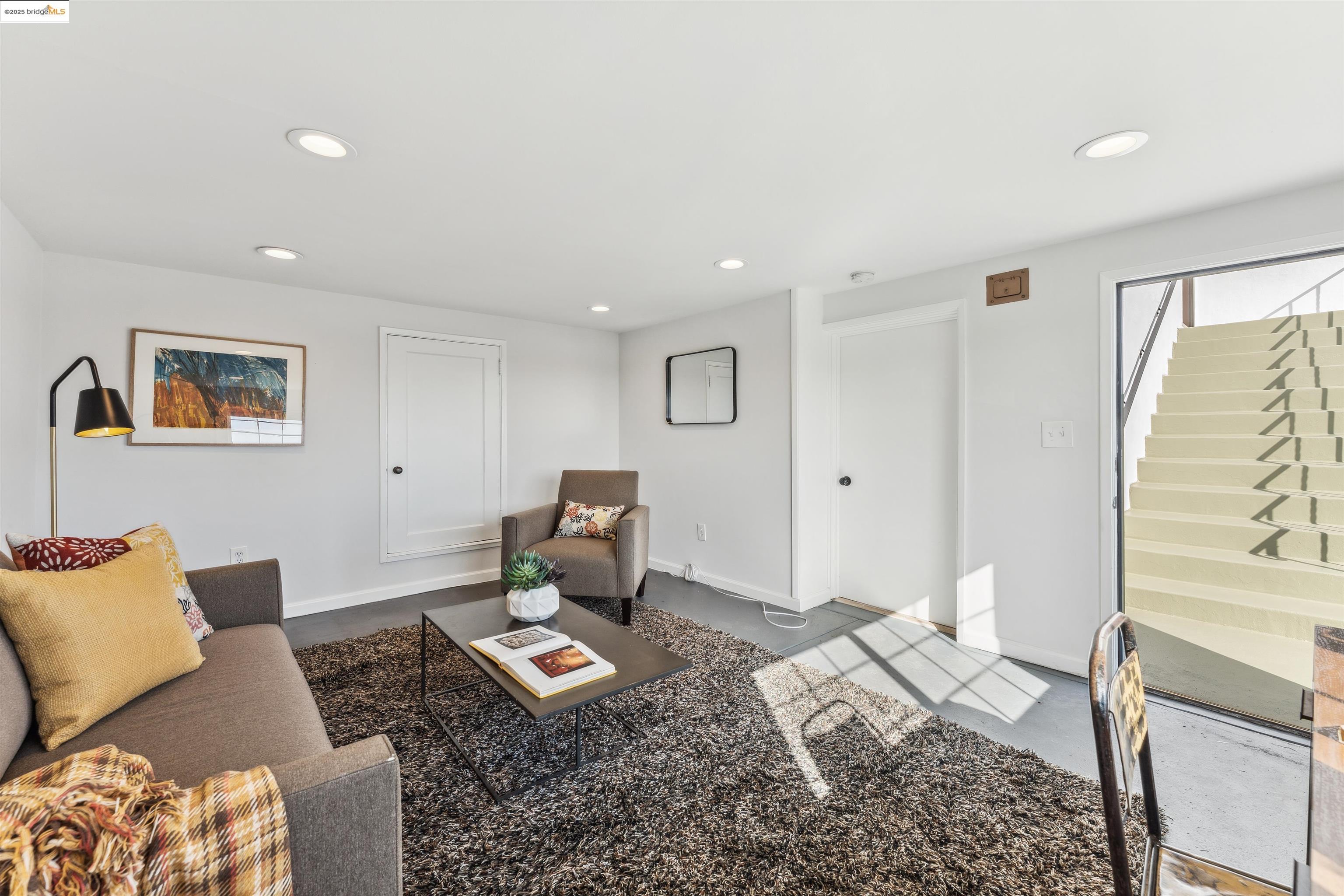 748 Colusa Ave