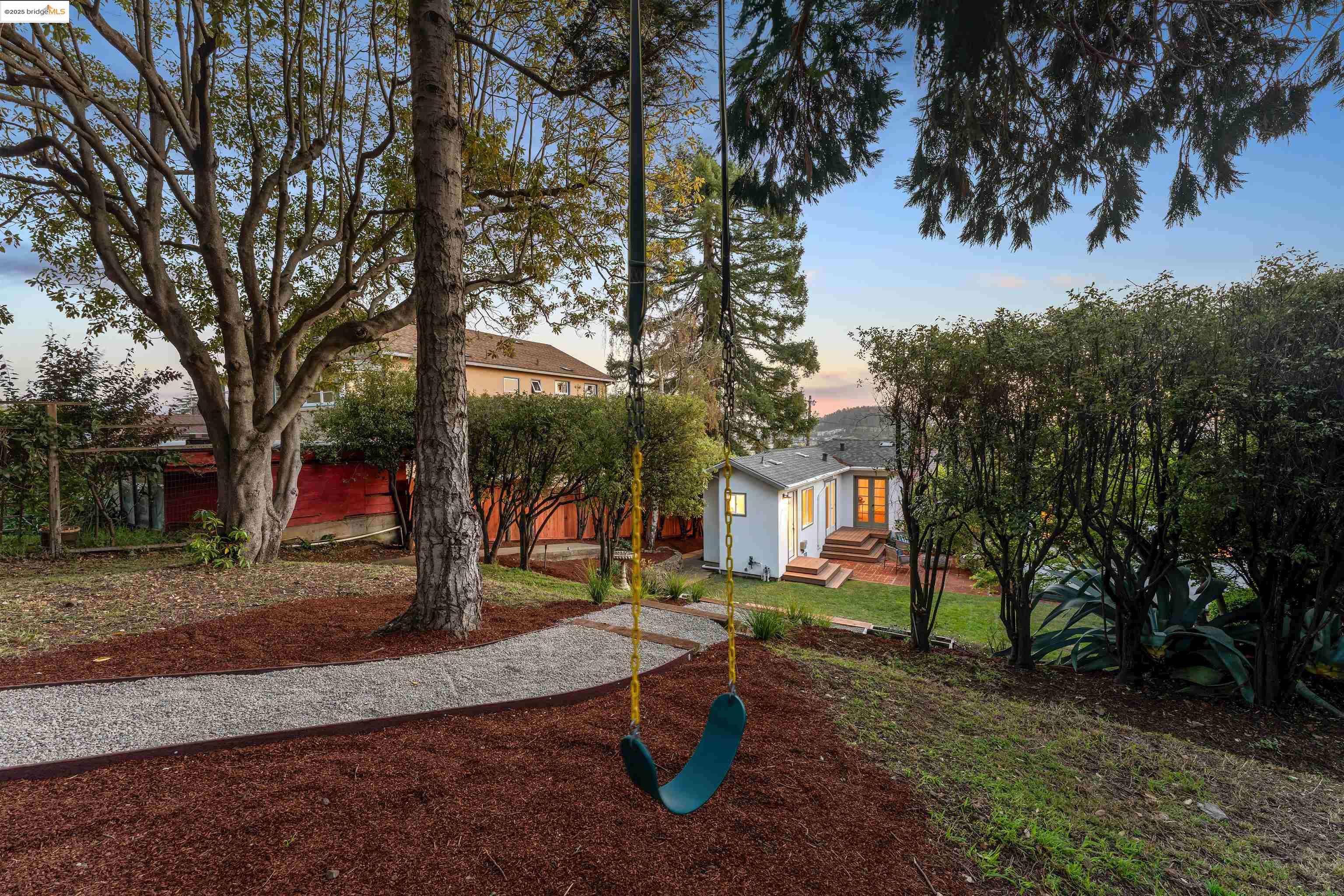 748 Colusa Ave