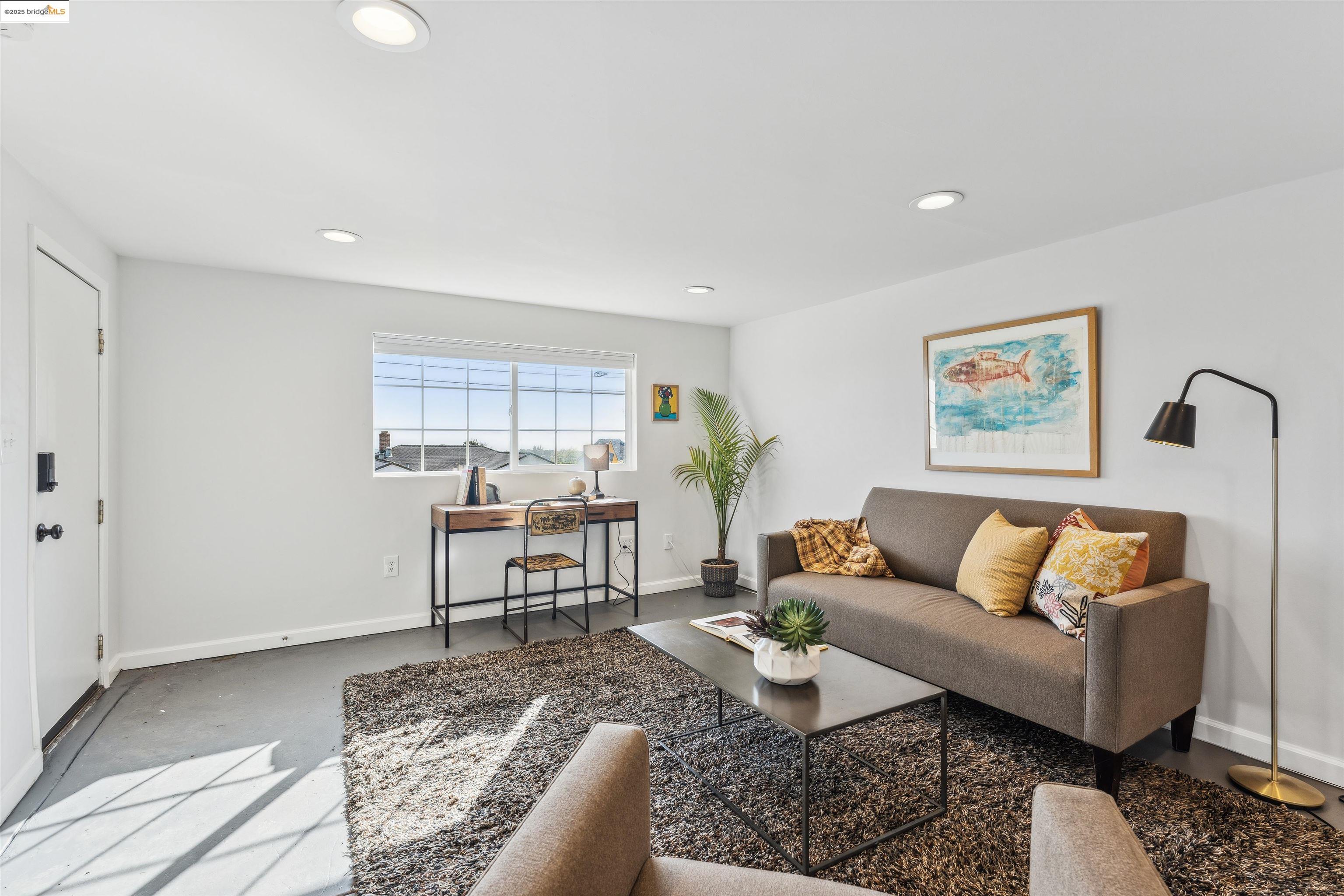 748 Colusa Ave
