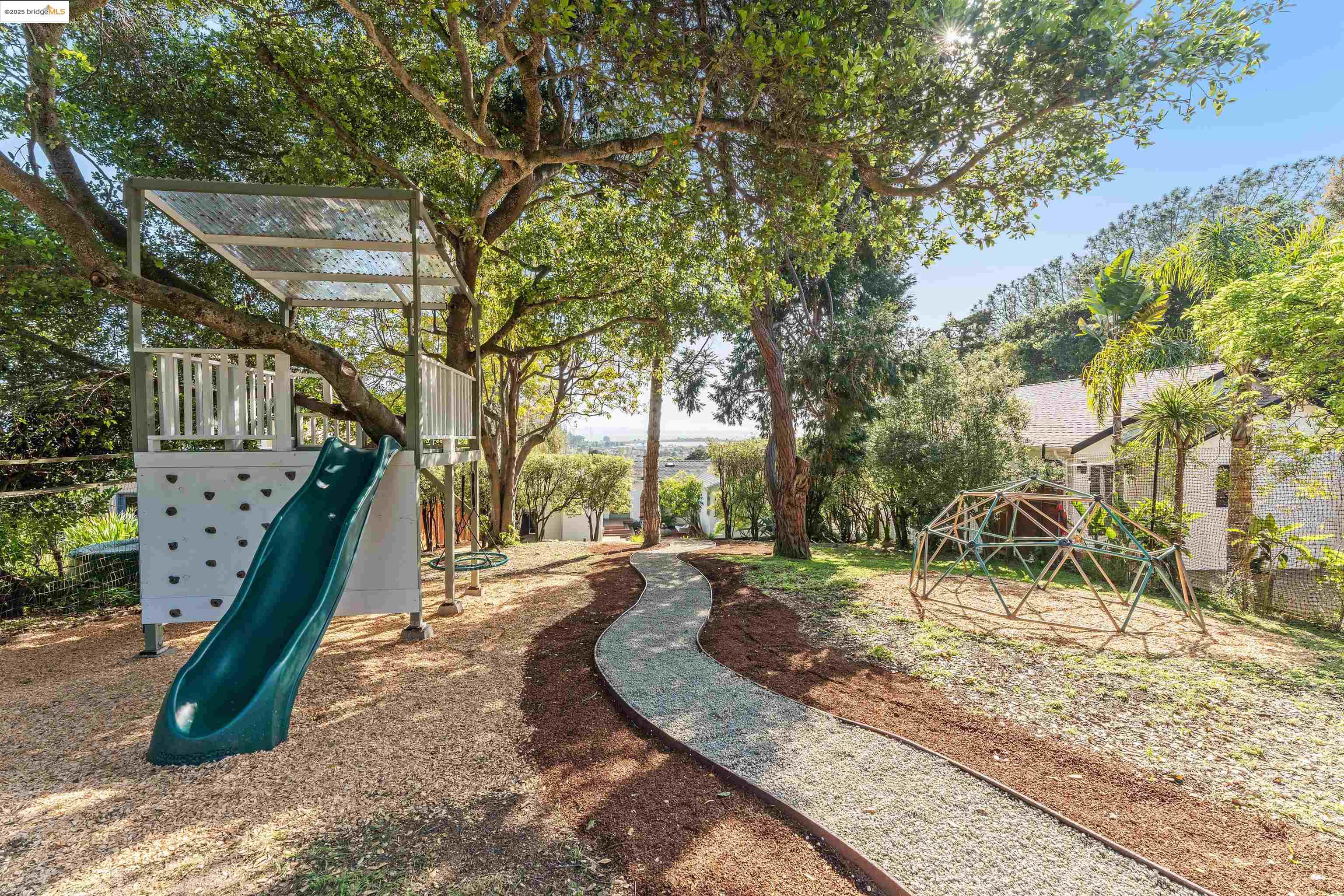 748 Colusa Ave
