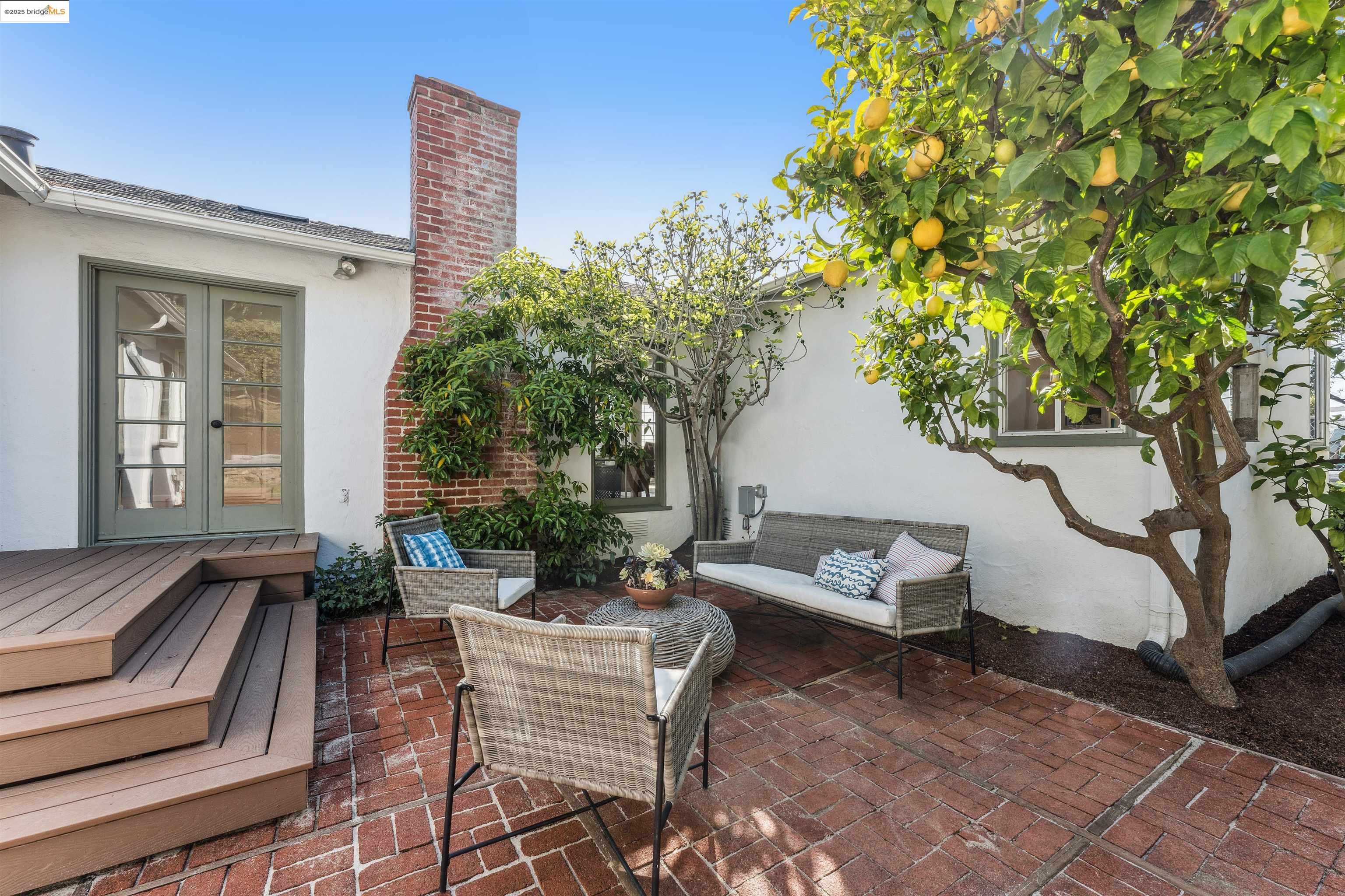 748 Colusa Ave