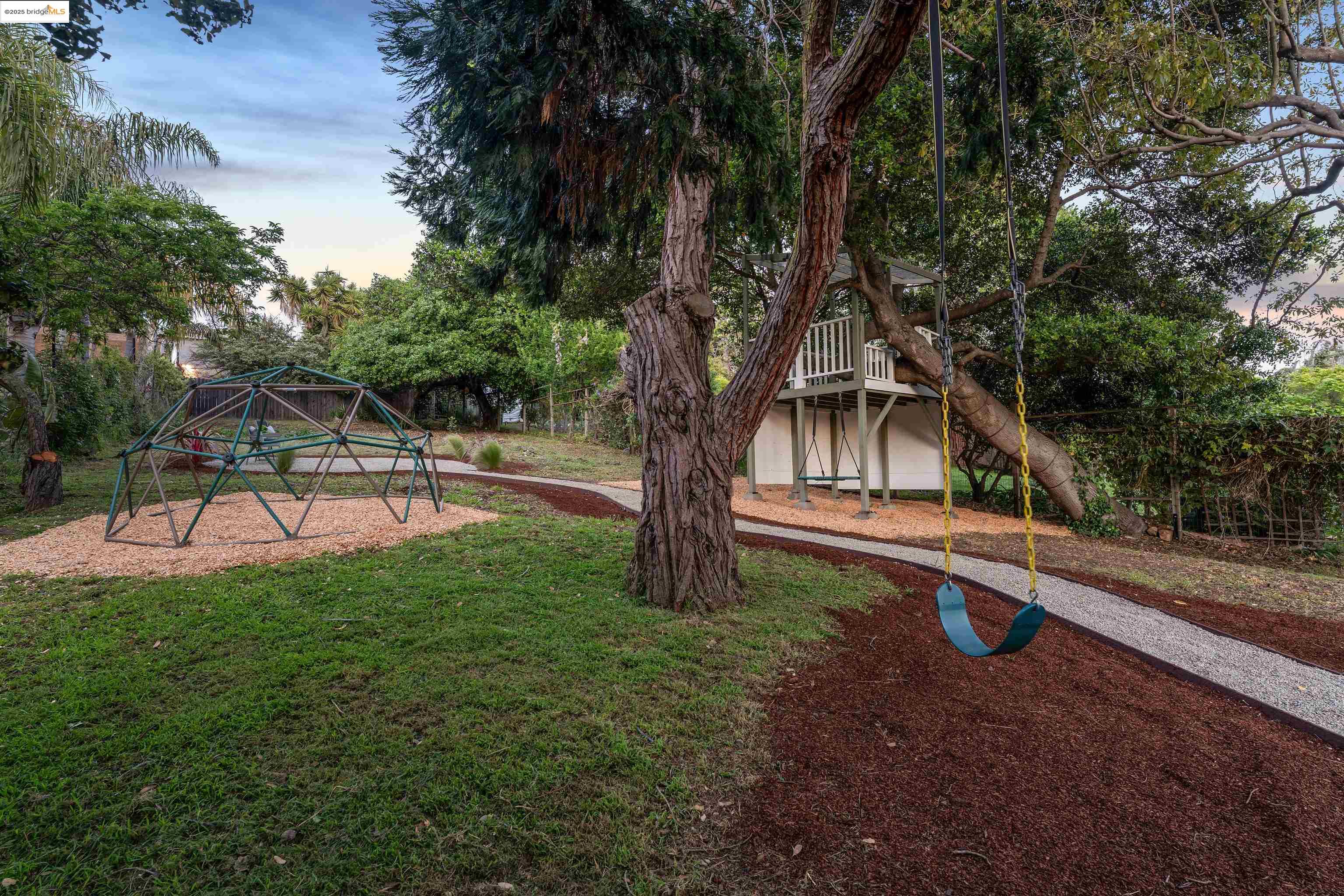 748 Colusa Ave