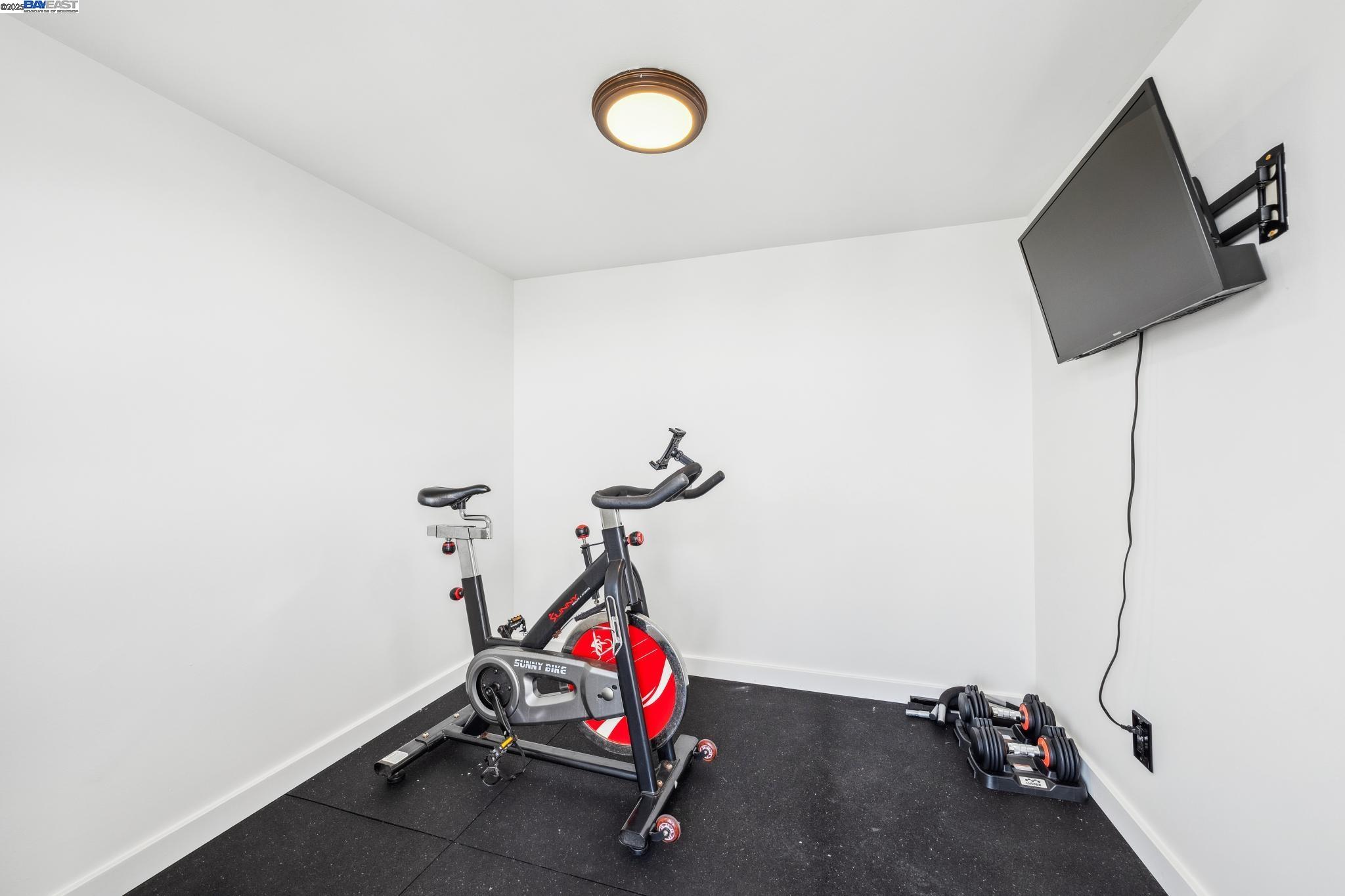 6105 San Pablo Ave # 406