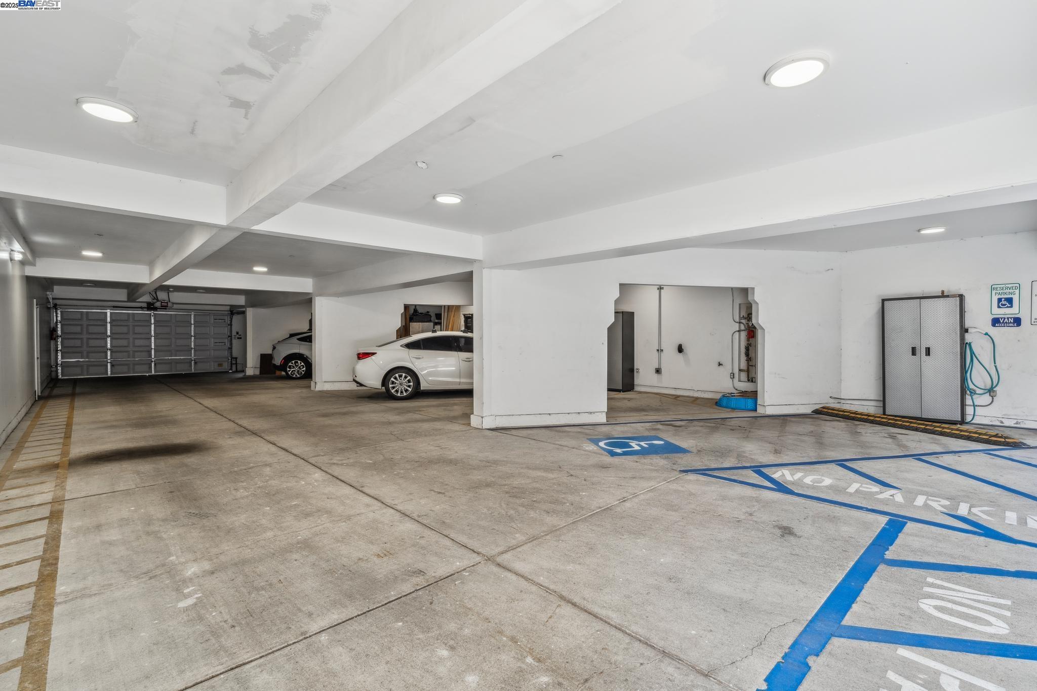 6105 San Pablo Ave # 406