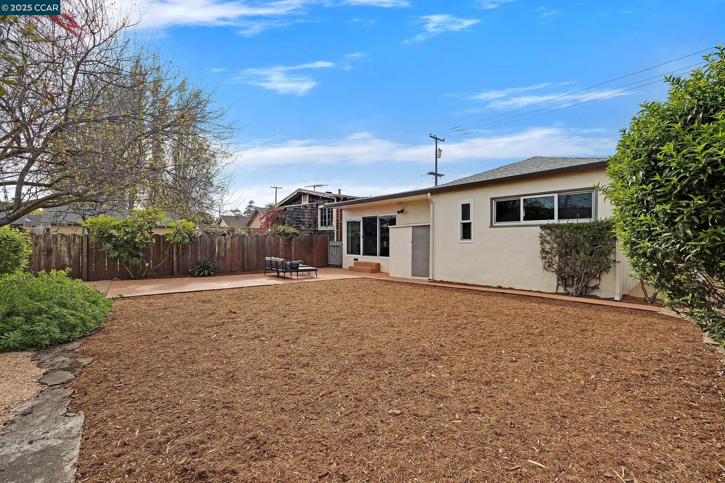 6212 Santa Cruz Ave