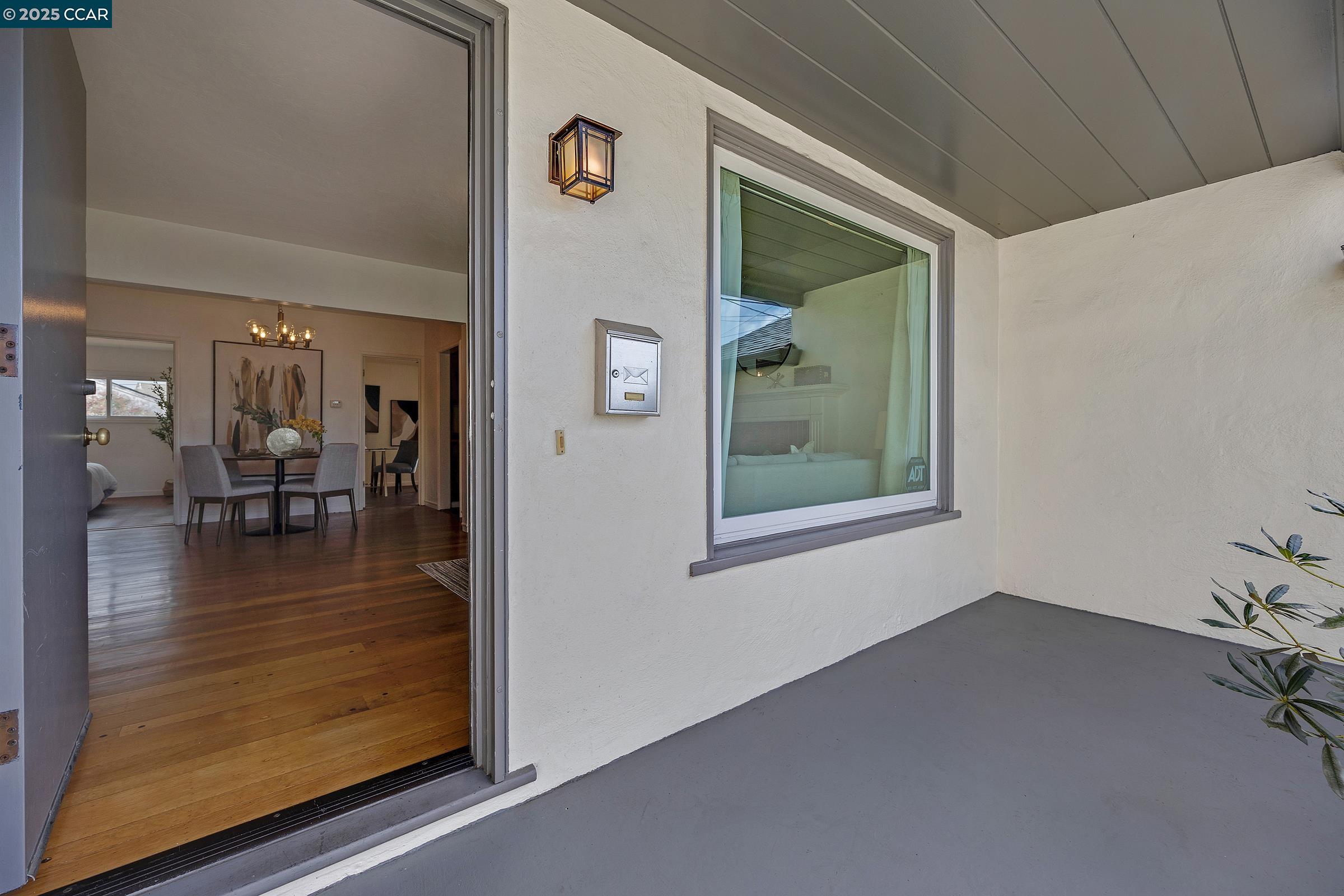 6212 Santa Cruz Ave