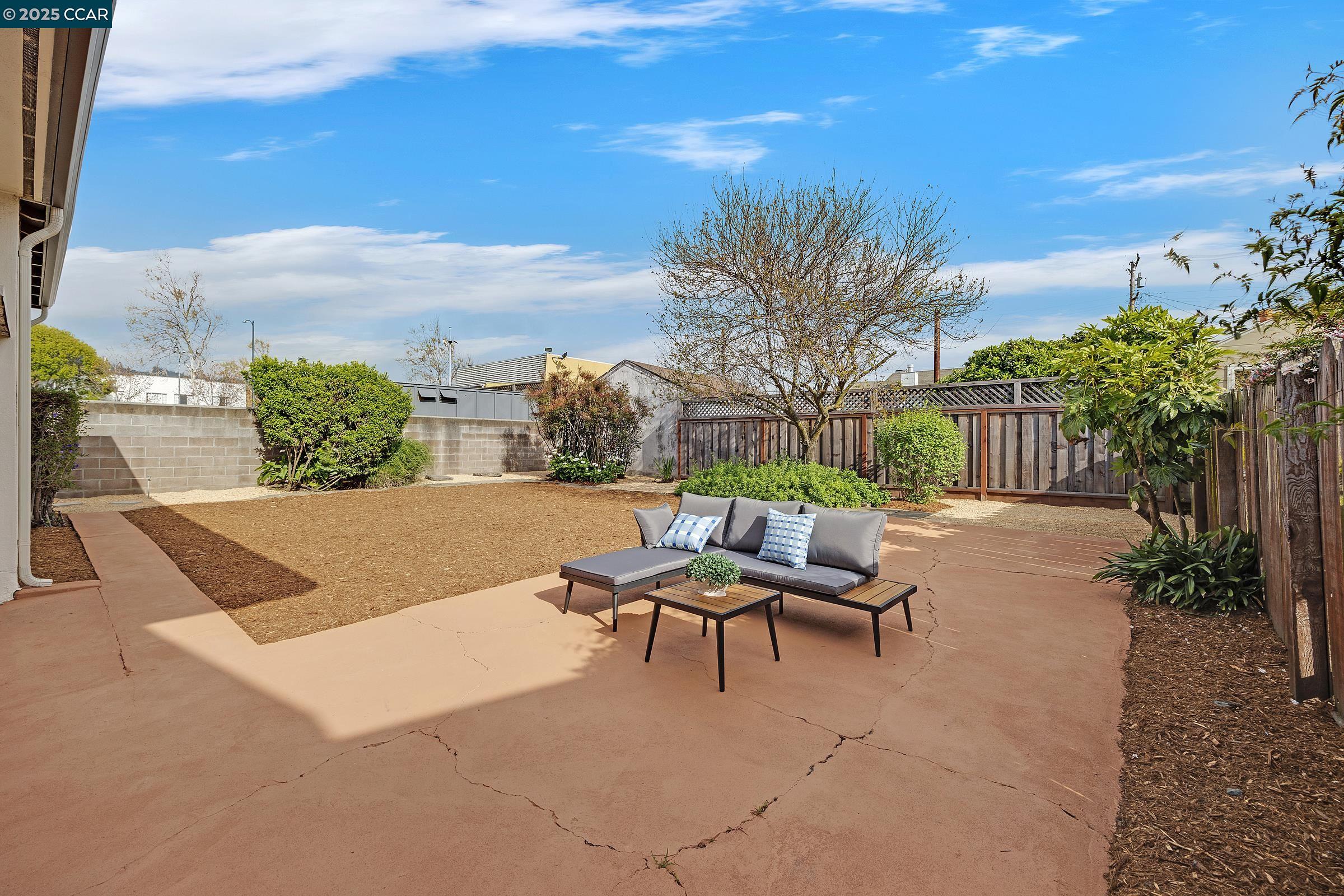 6212 Santa Cruz Ave