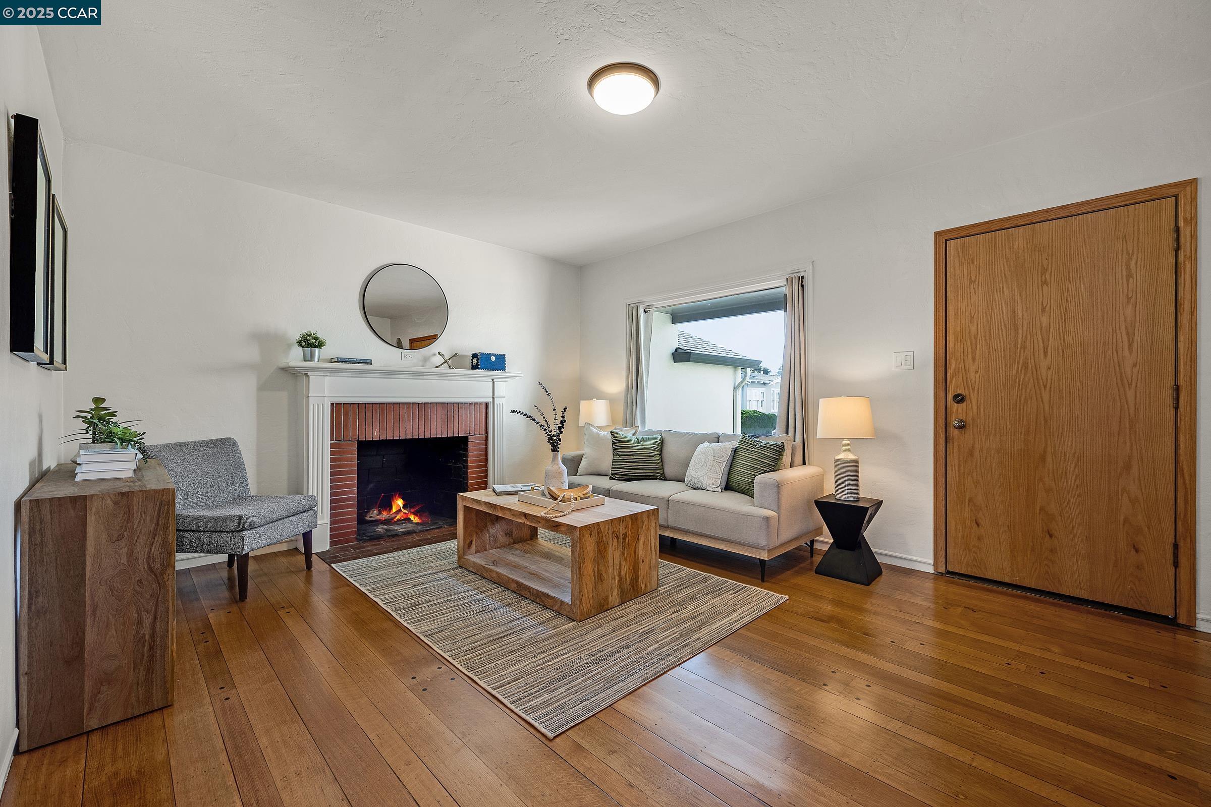 6212 Santa Cruz Ave
