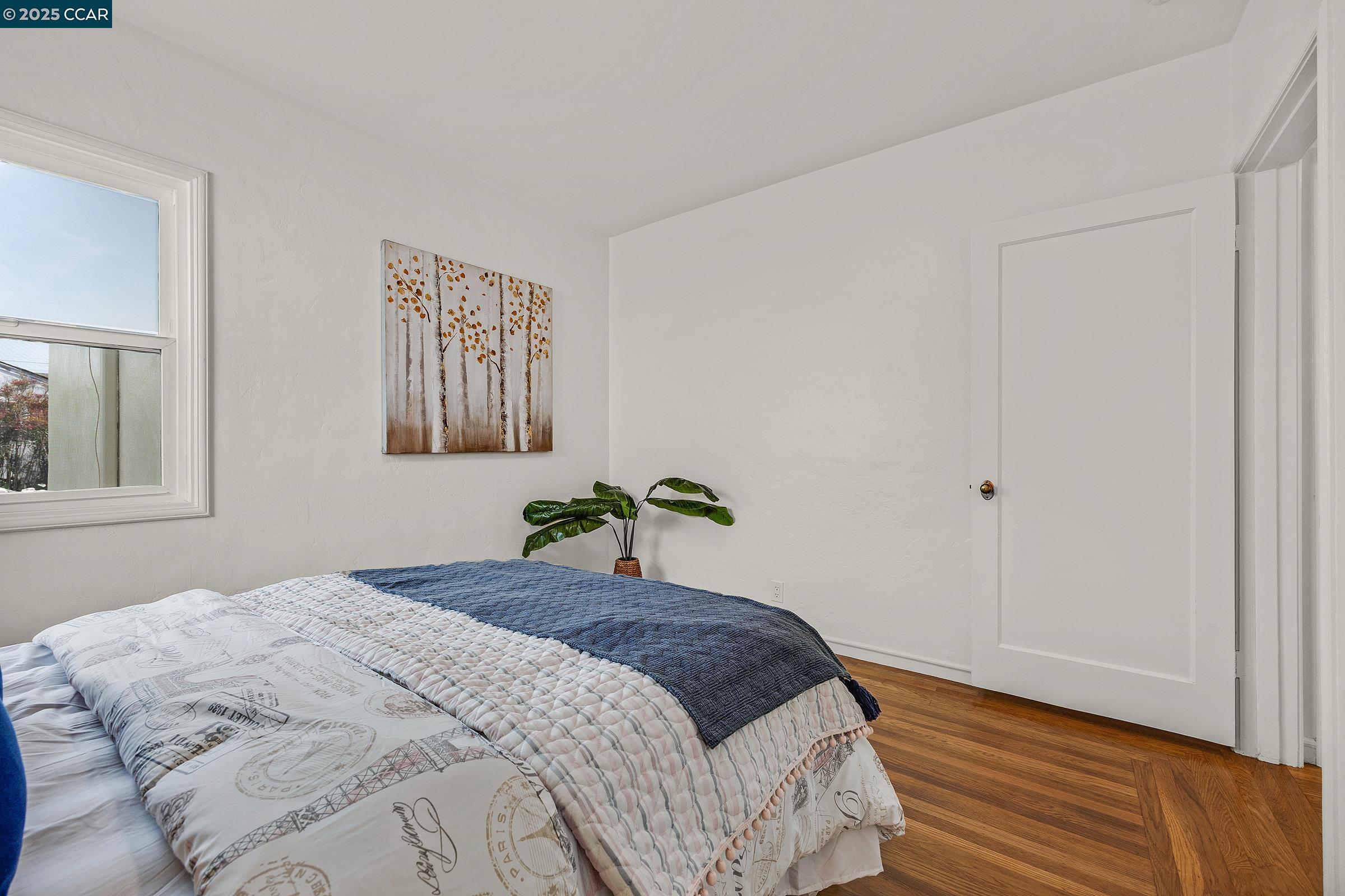 6212 Santa Cruz Ave