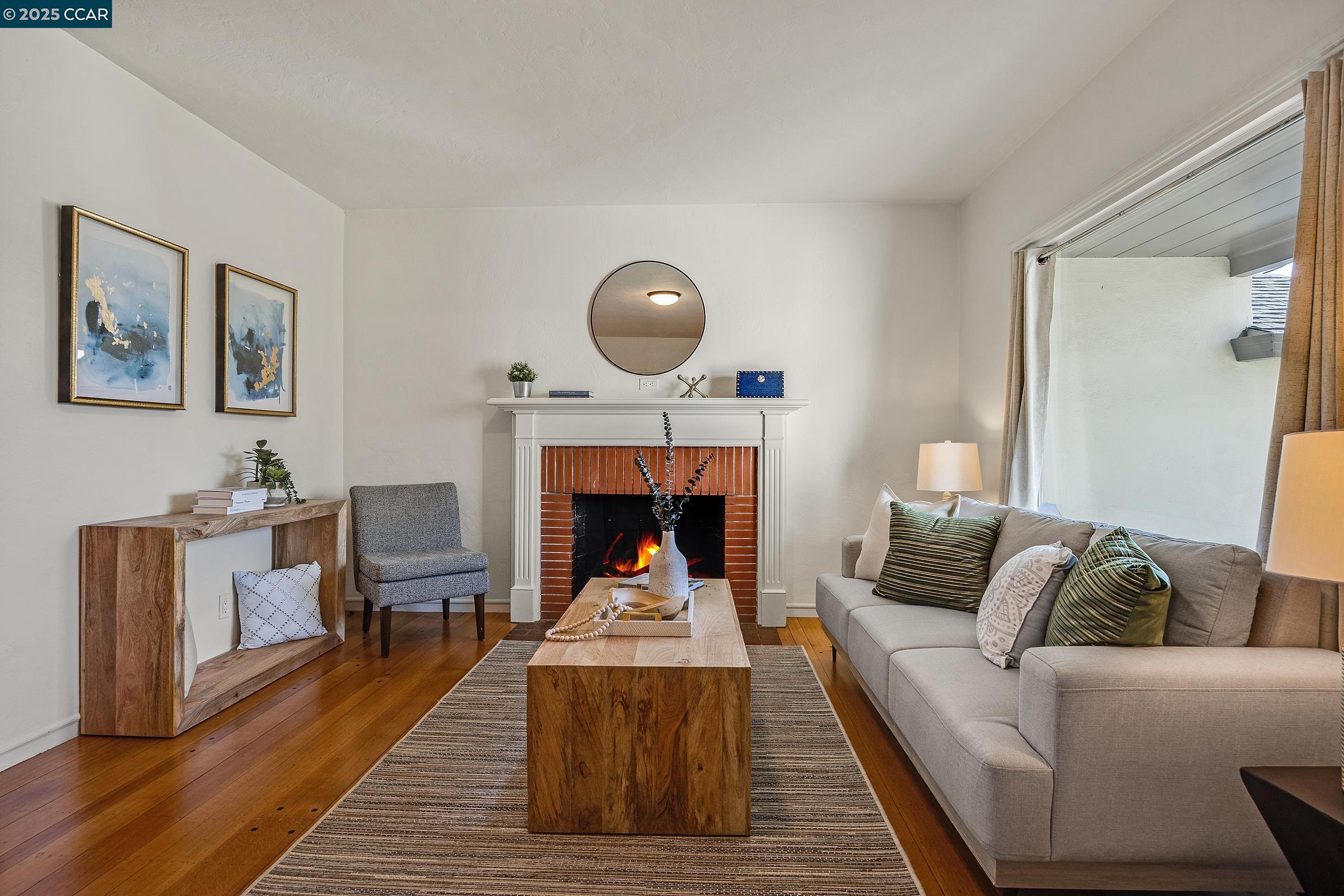 6212 Santa Cruz Ave