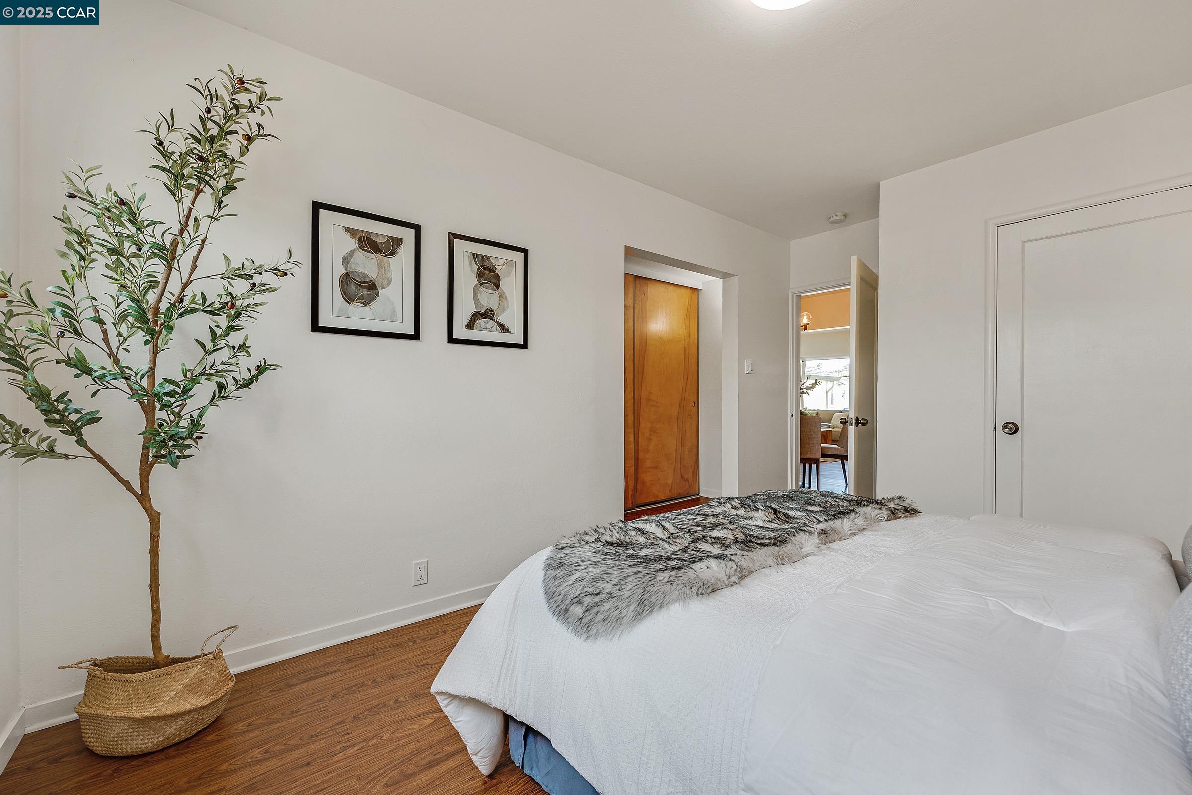 6212 Santa Cruz Ave