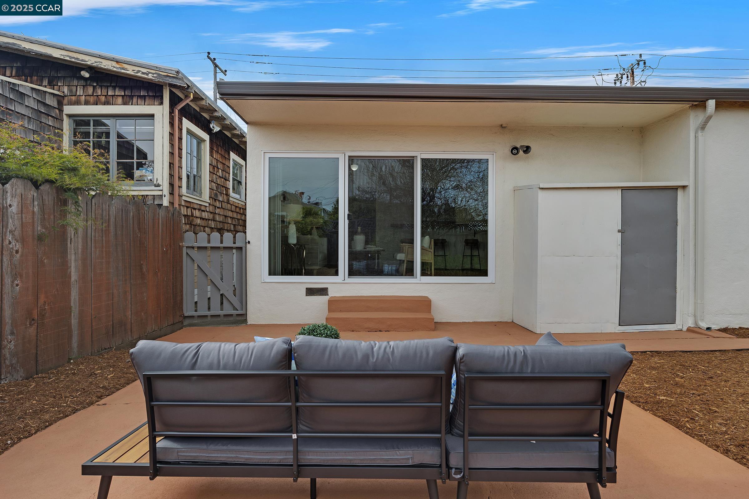 6212 Santa Cruz Ave