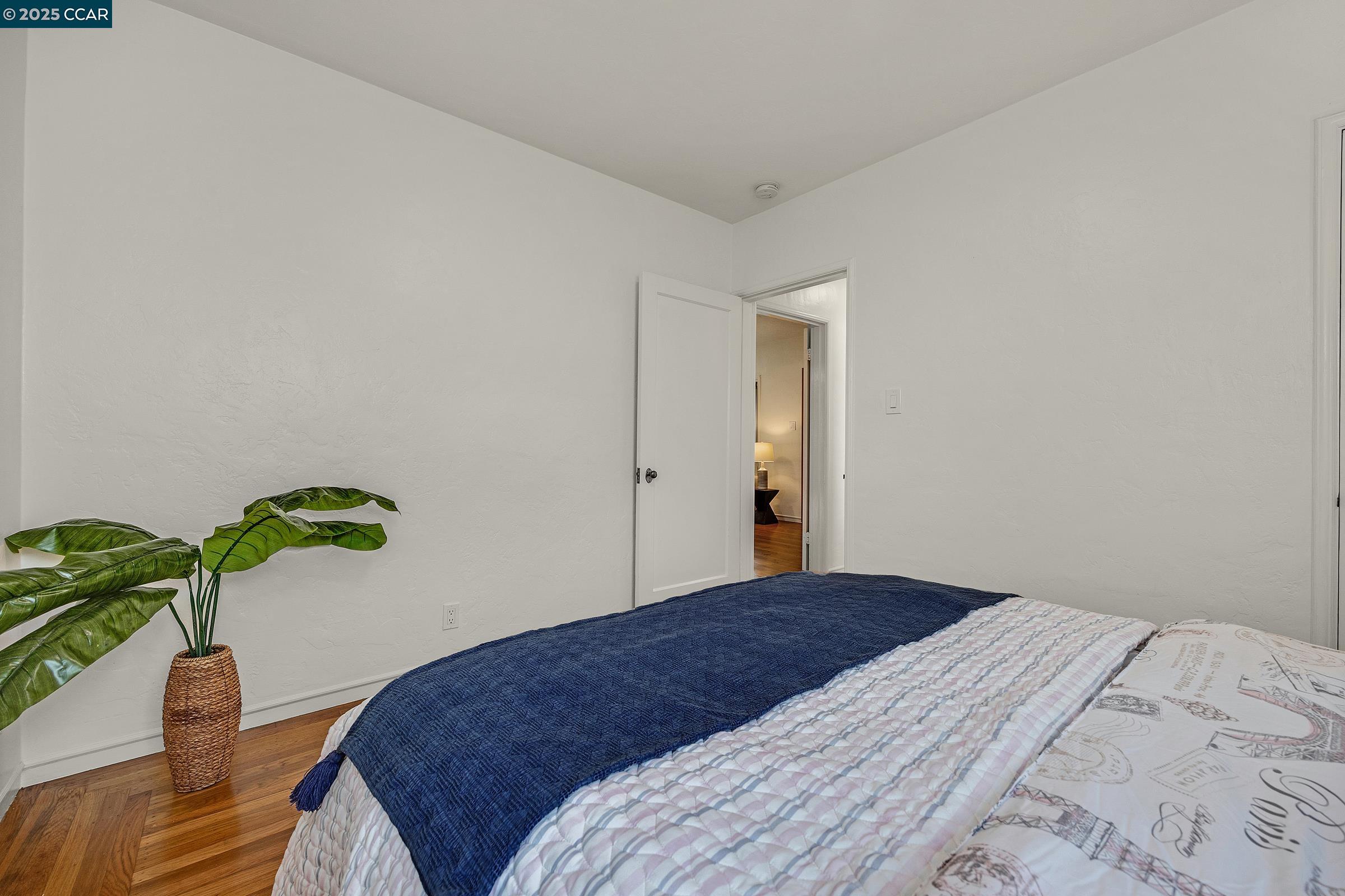 6212 Santa Cruz Ave