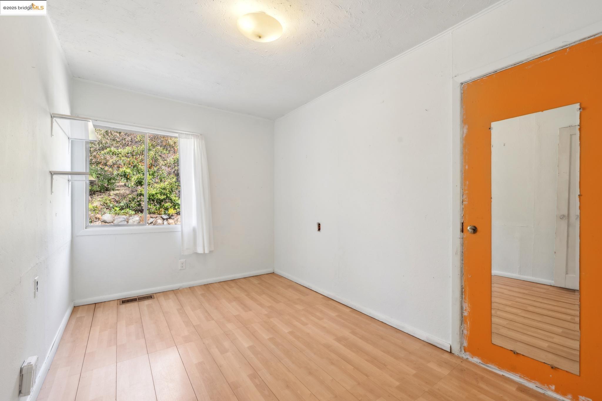 924 Balra Dr