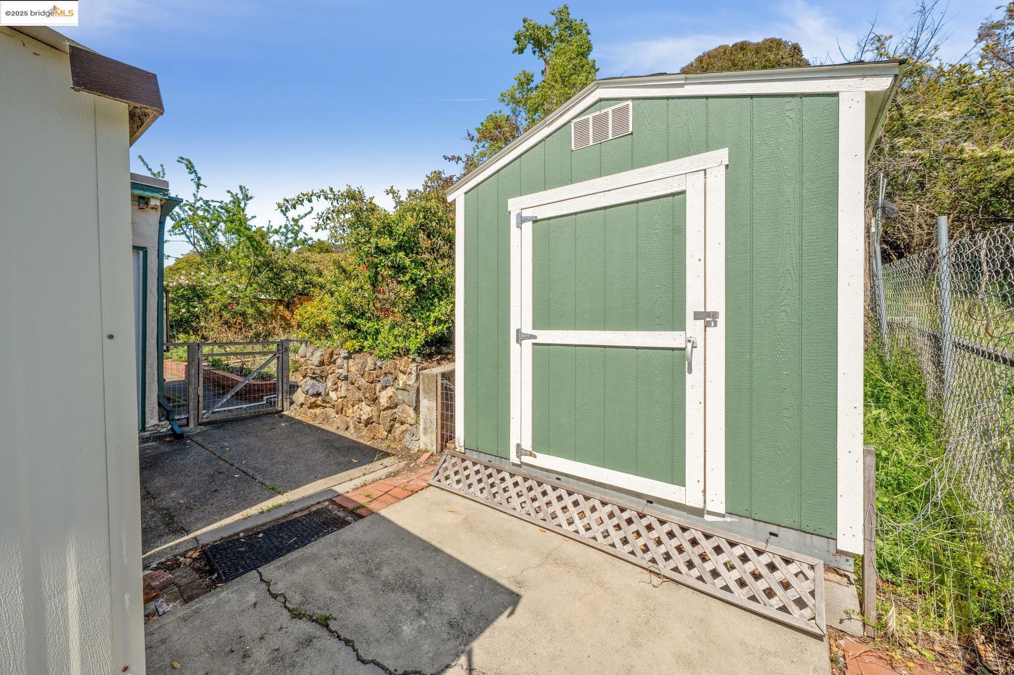 924 Balra Dr