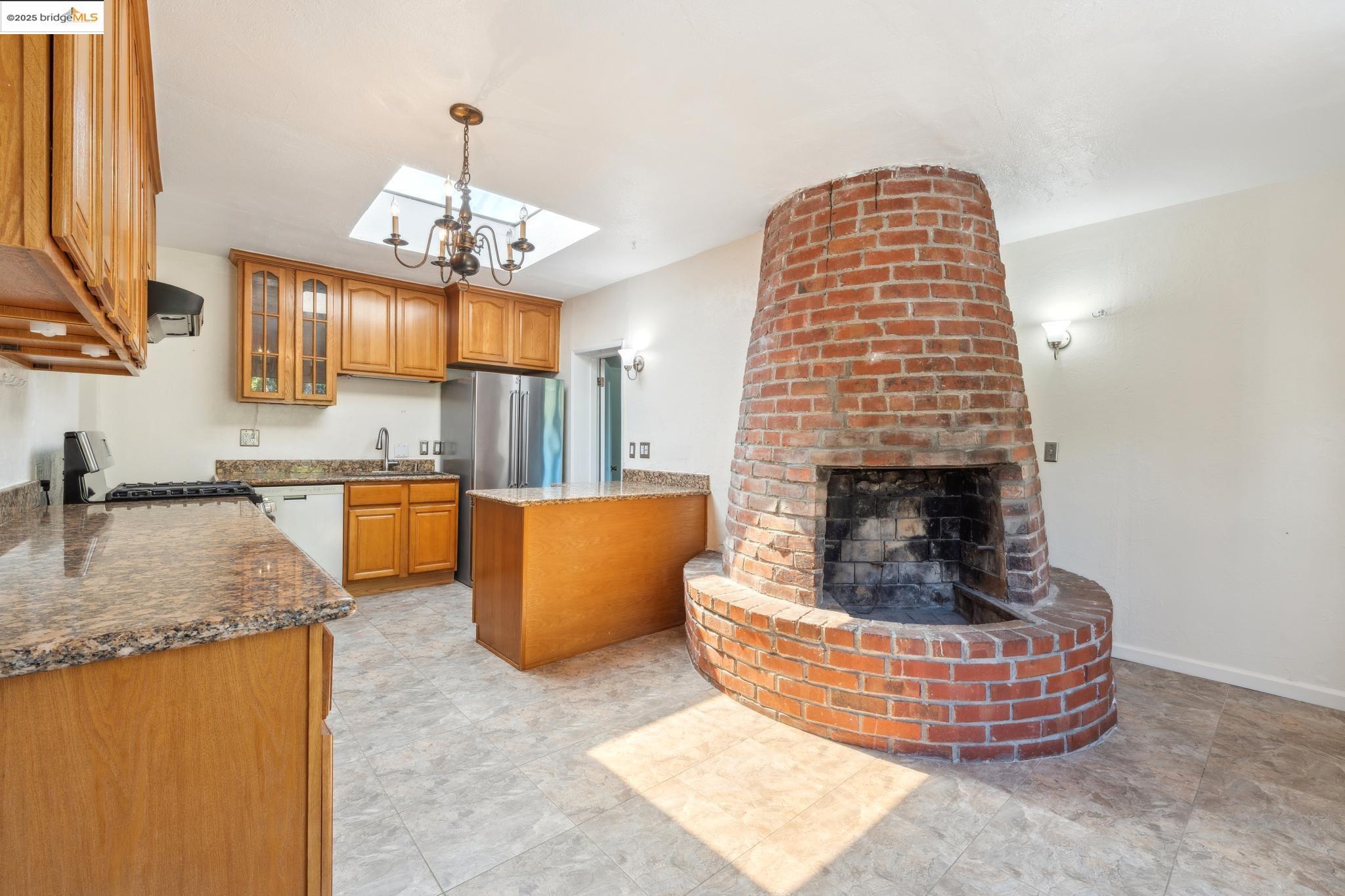 924 Balra Dr
