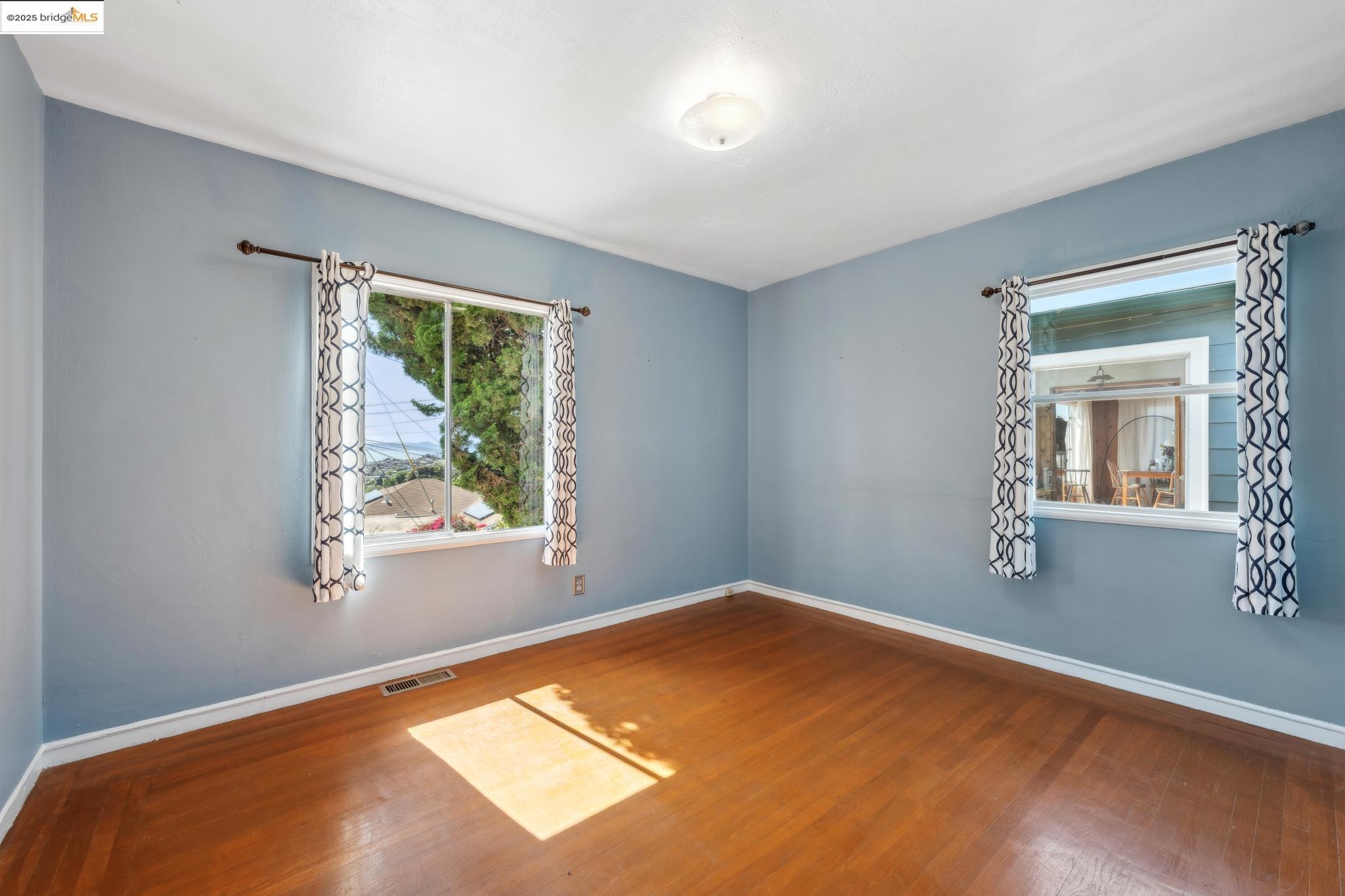 924 Balra Dr