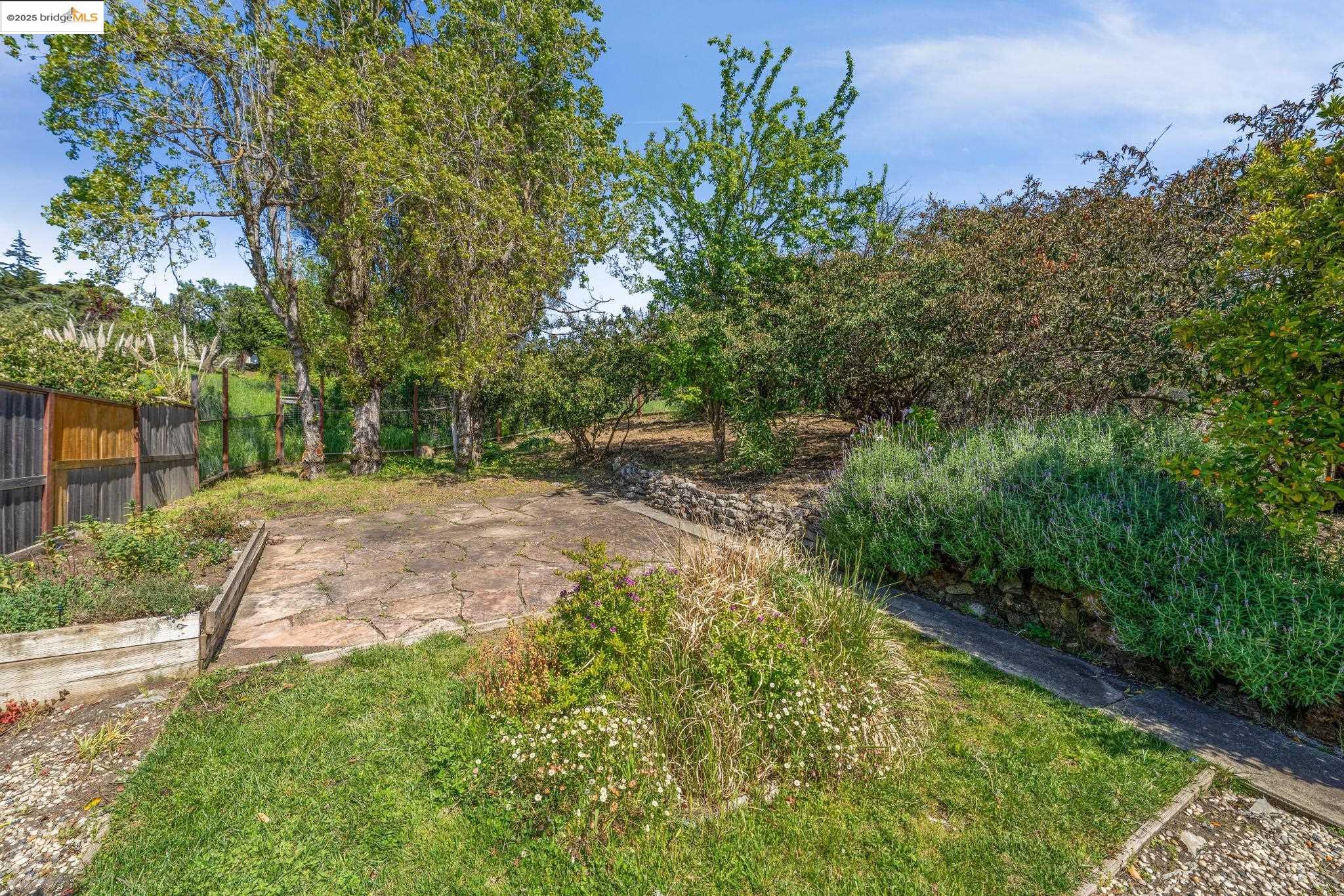 924 Balra Dr