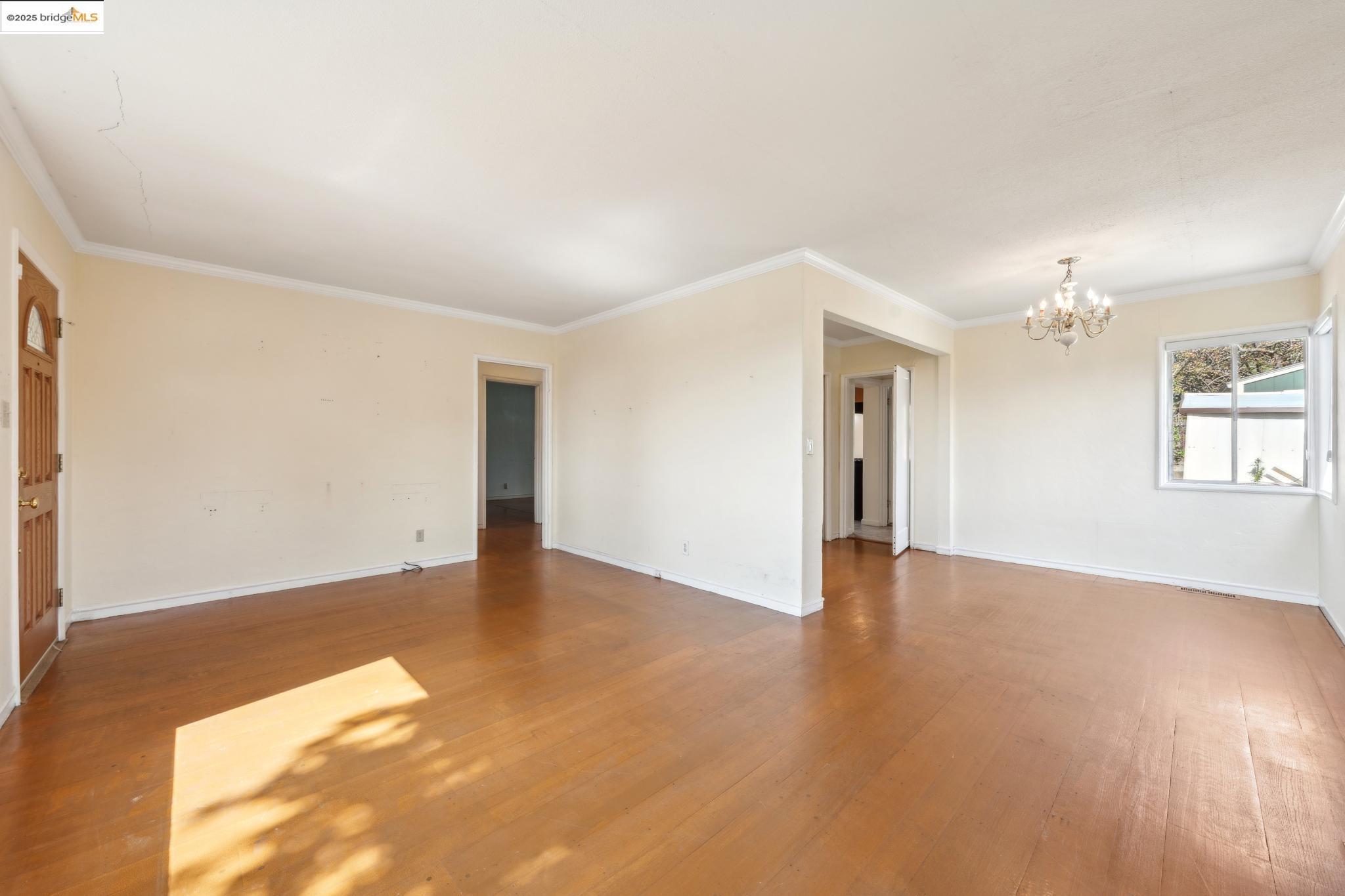 924 Balra Dr