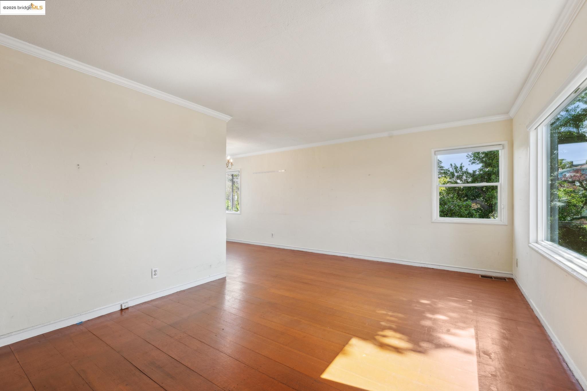 924 Balra Dr