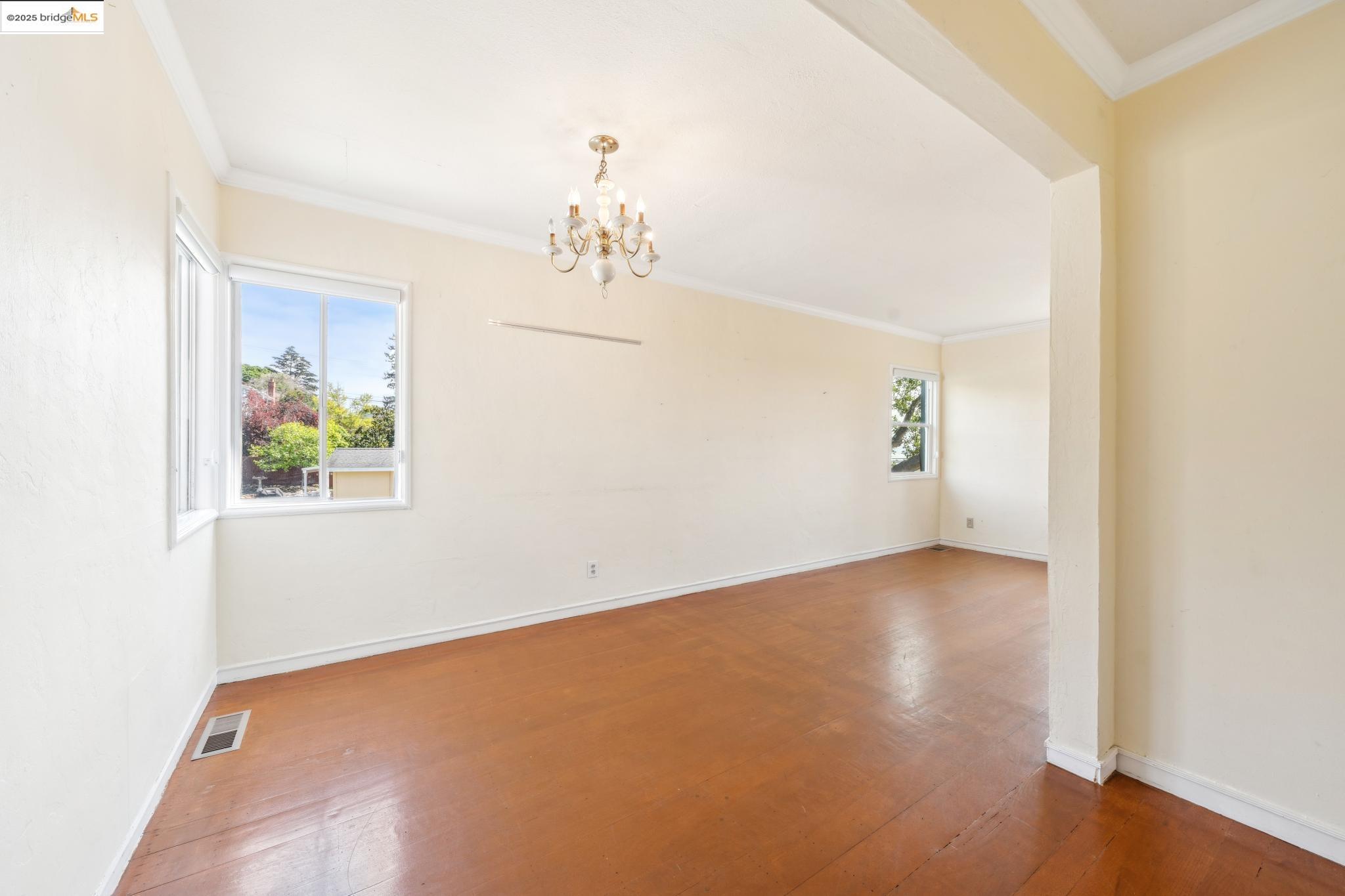 924 Balra Dr