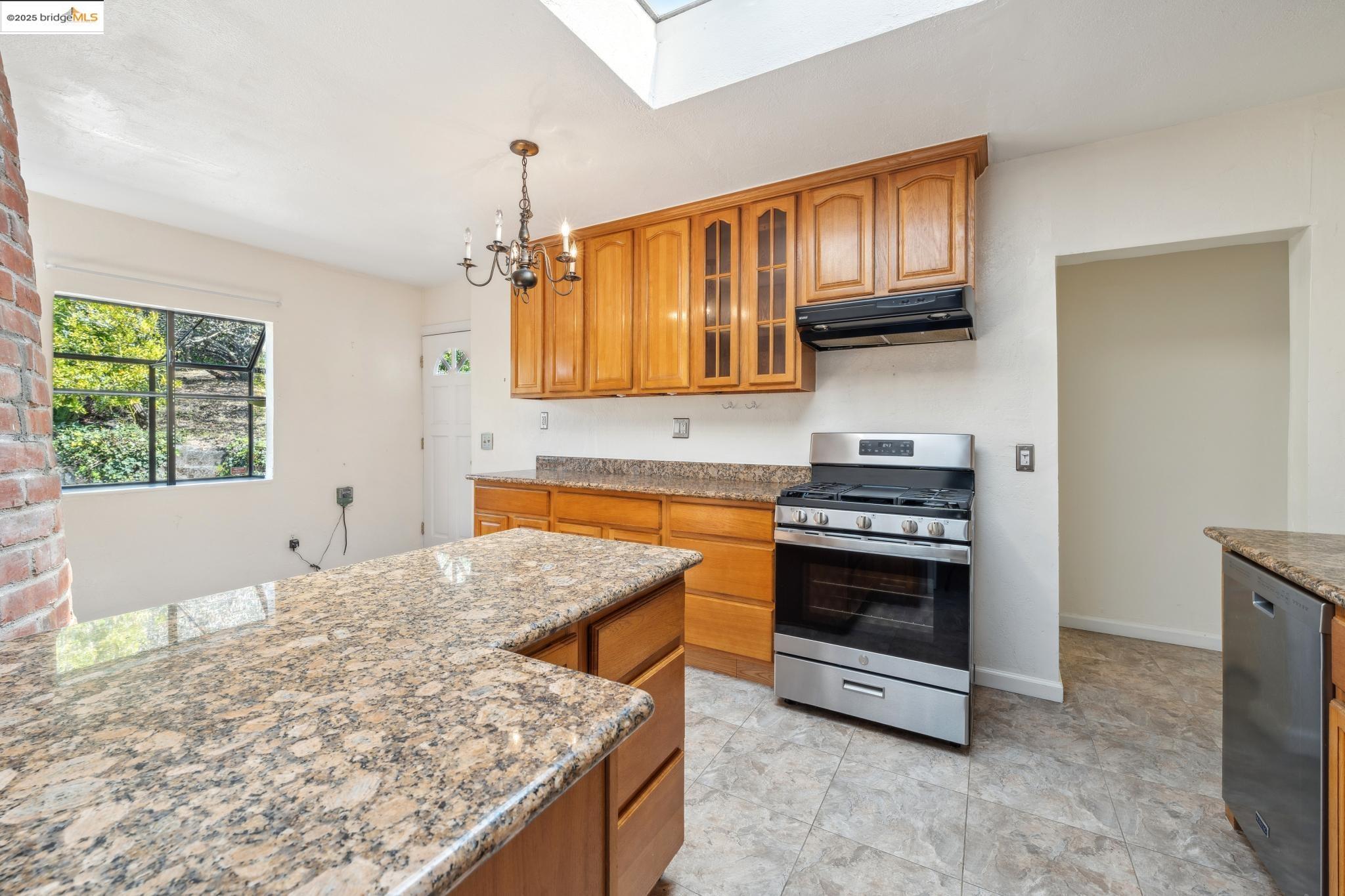 924 Balra Dr