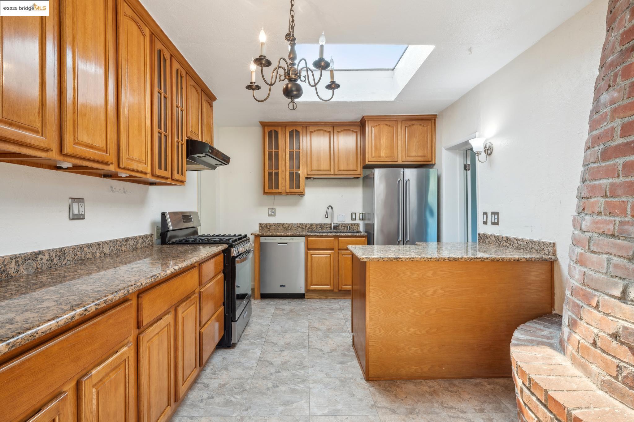 924 Balra Dr