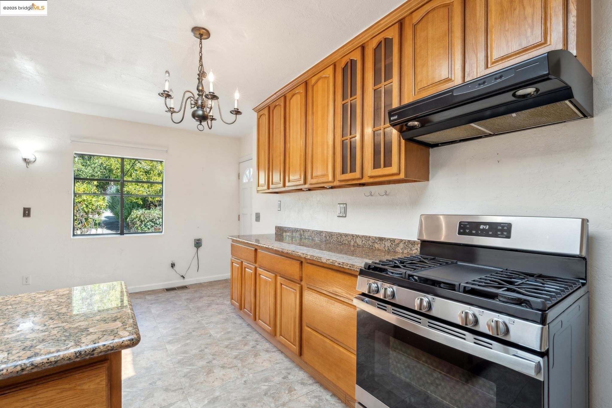 924 Balra Dr