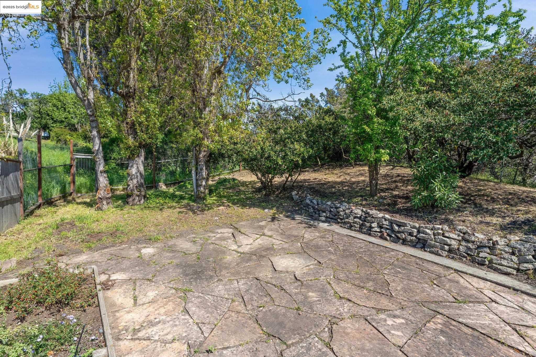924 Balra Dr