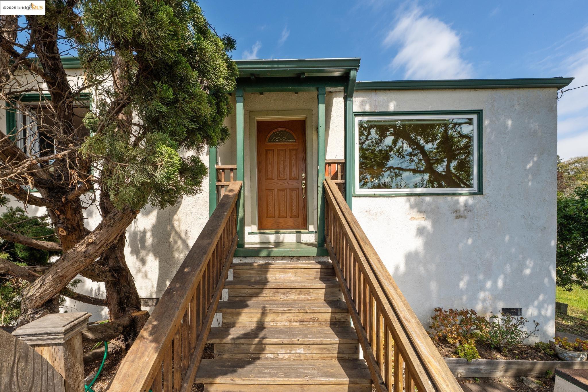 924 Balra Dr