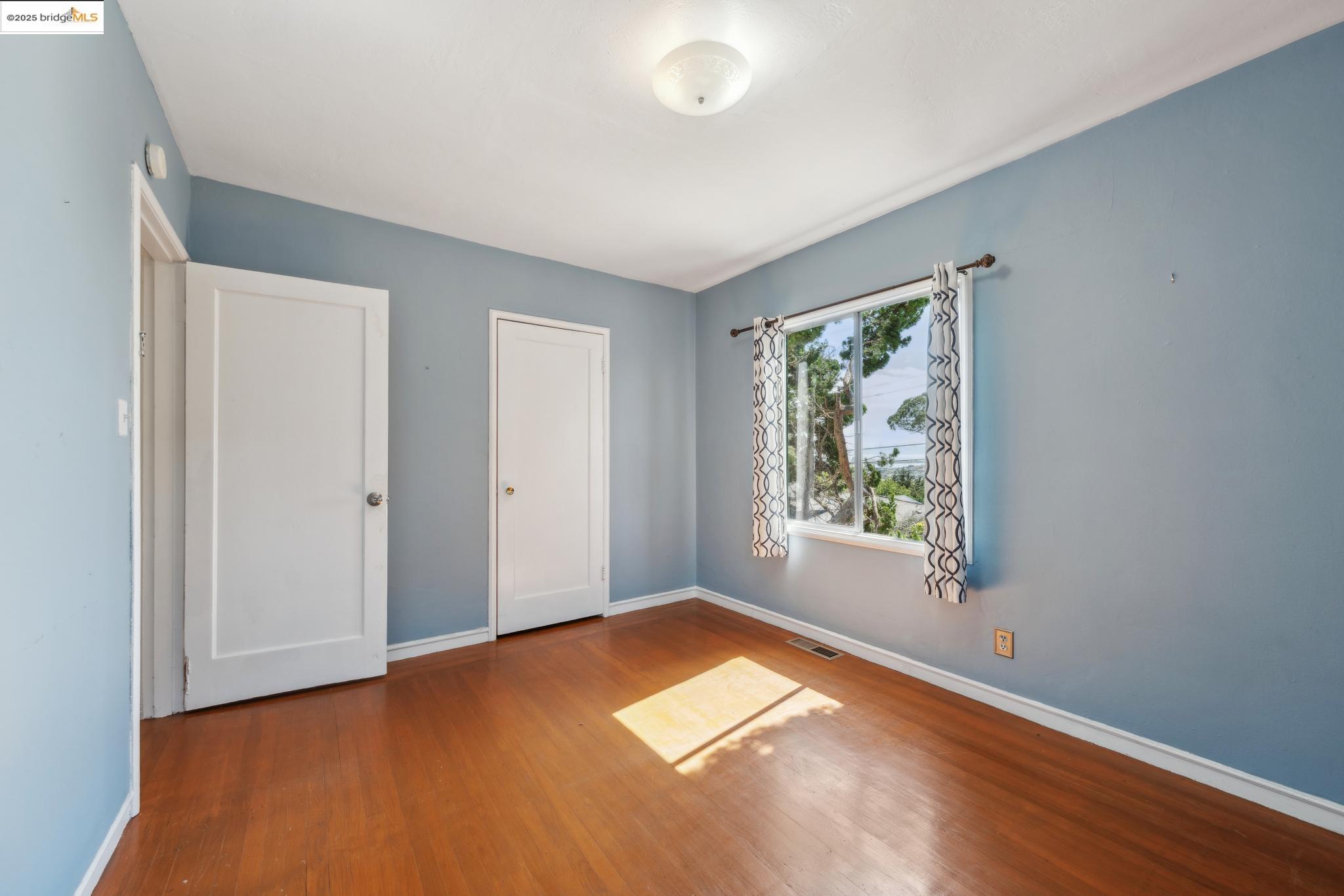 924 Balra Dr