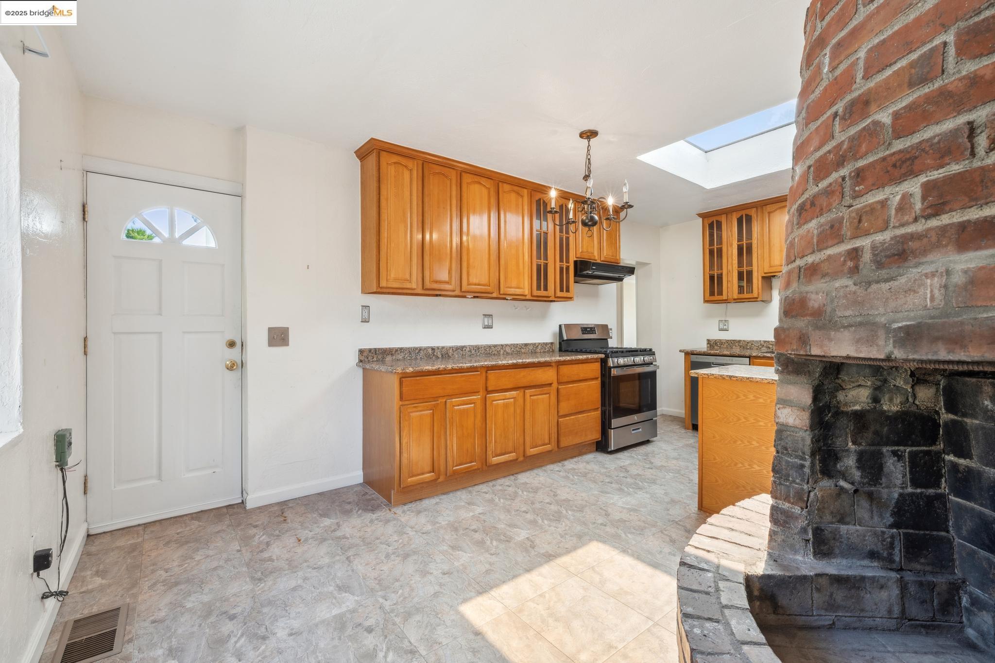 924 Balra Dr
