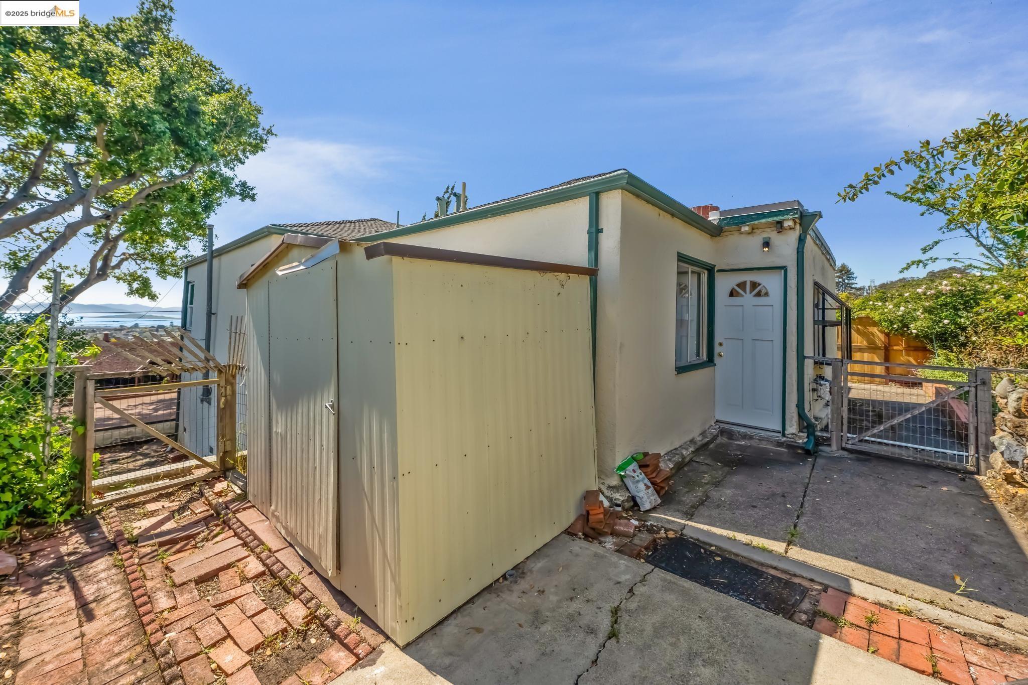 924 Balra Dr