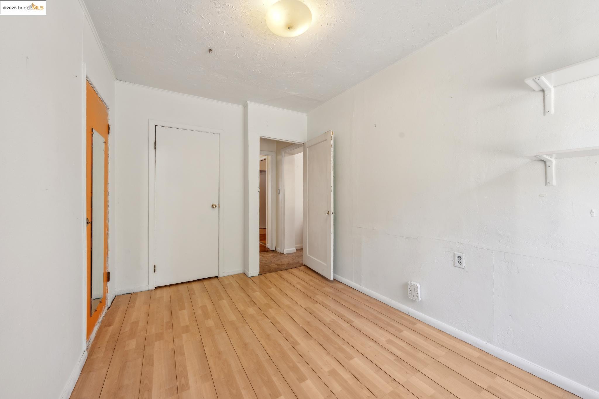 924 Balra Dr