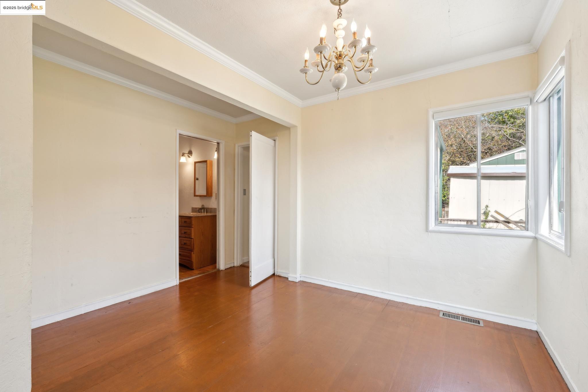 924 Balra Dr