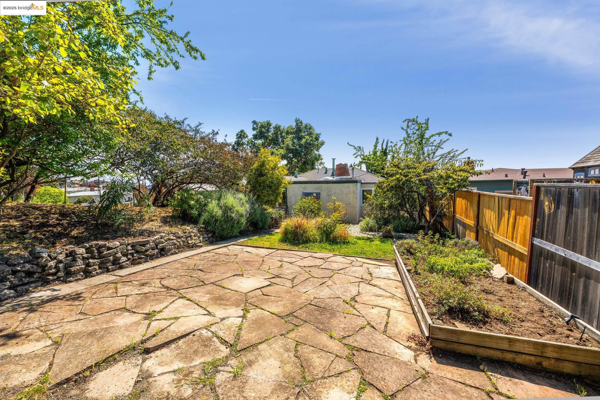 924 Balra Dr