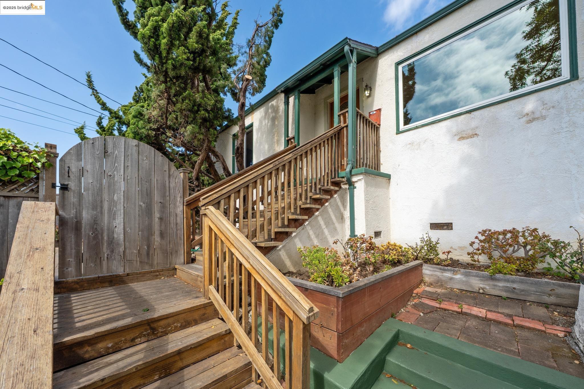 924 Balra Dr