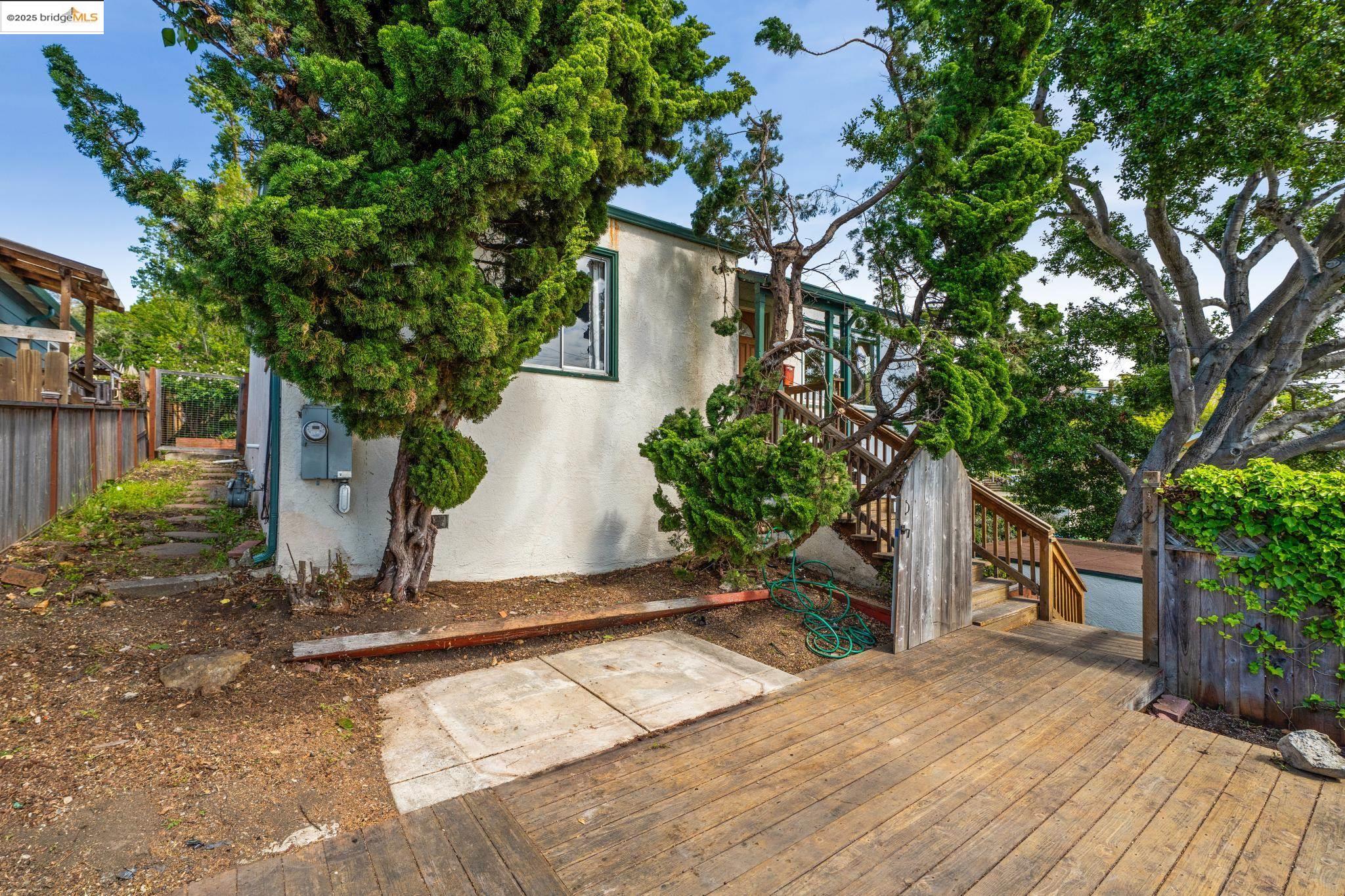 924 Balra Dr