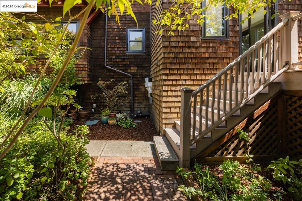 2316 Carleton St