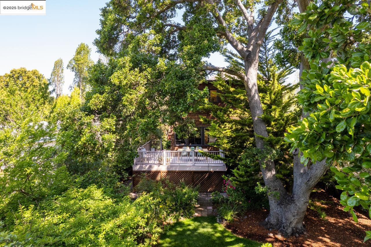 2316 Carleton St